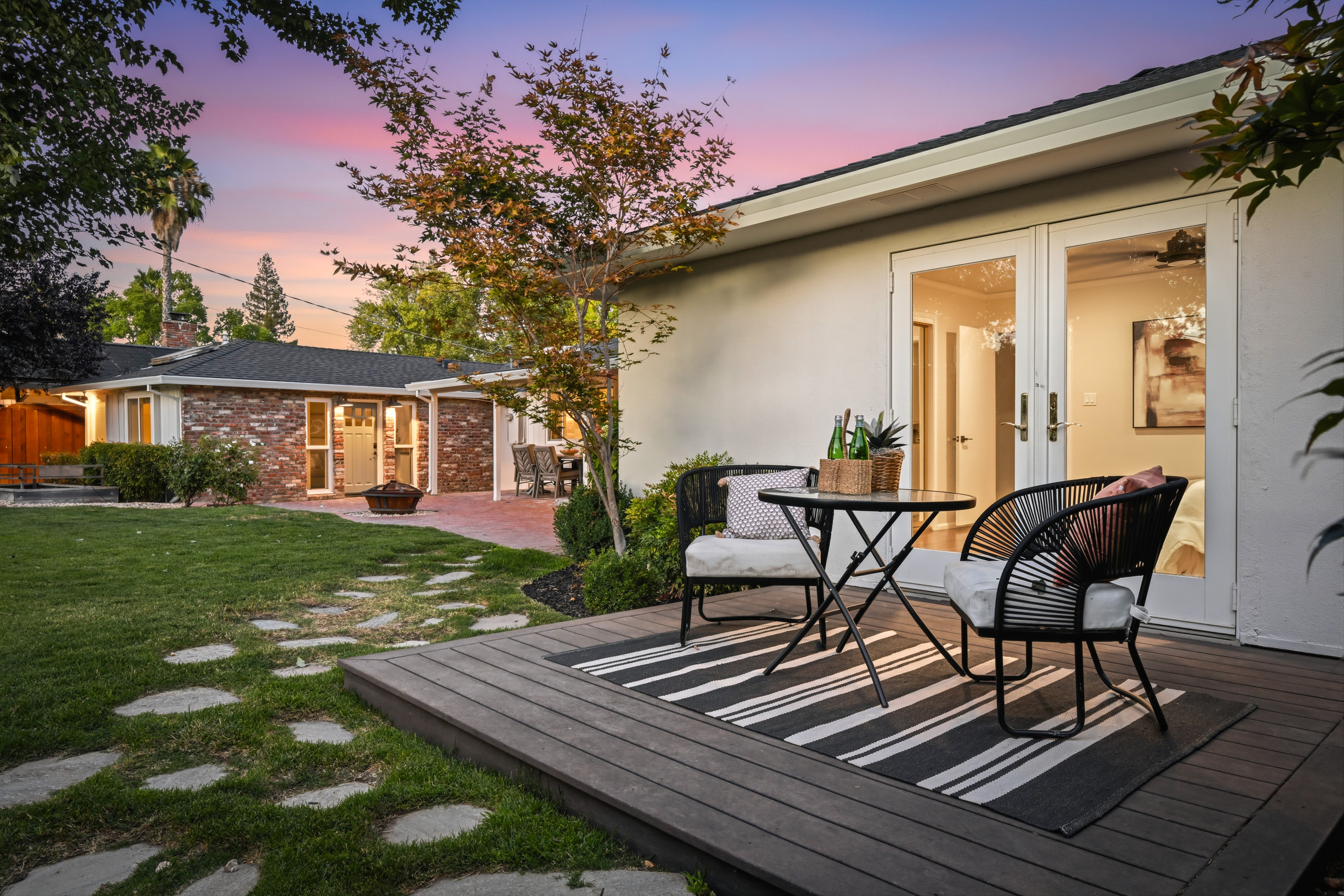 711 La Sierra Drive 