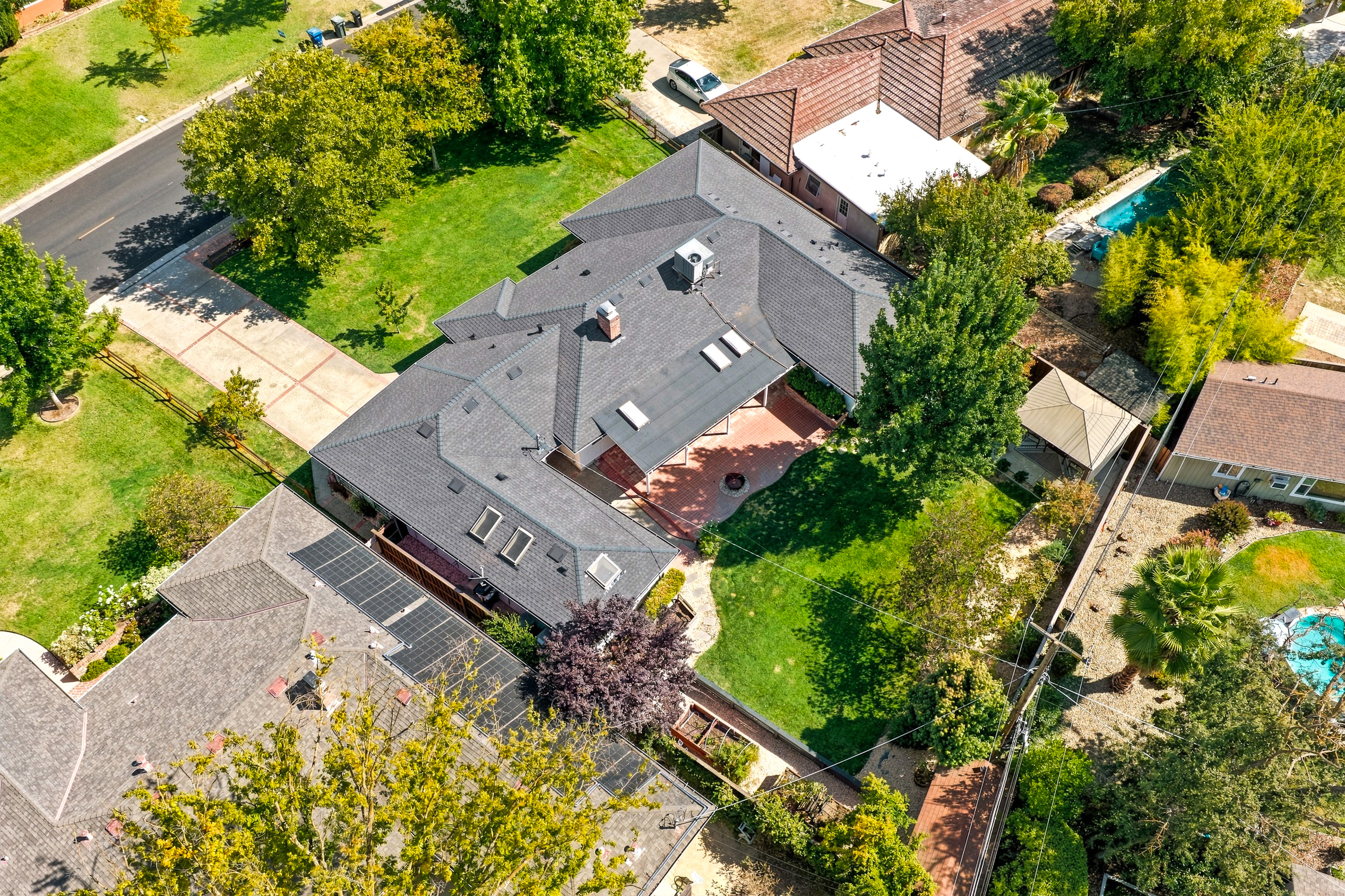 711 La Sierra Drive 