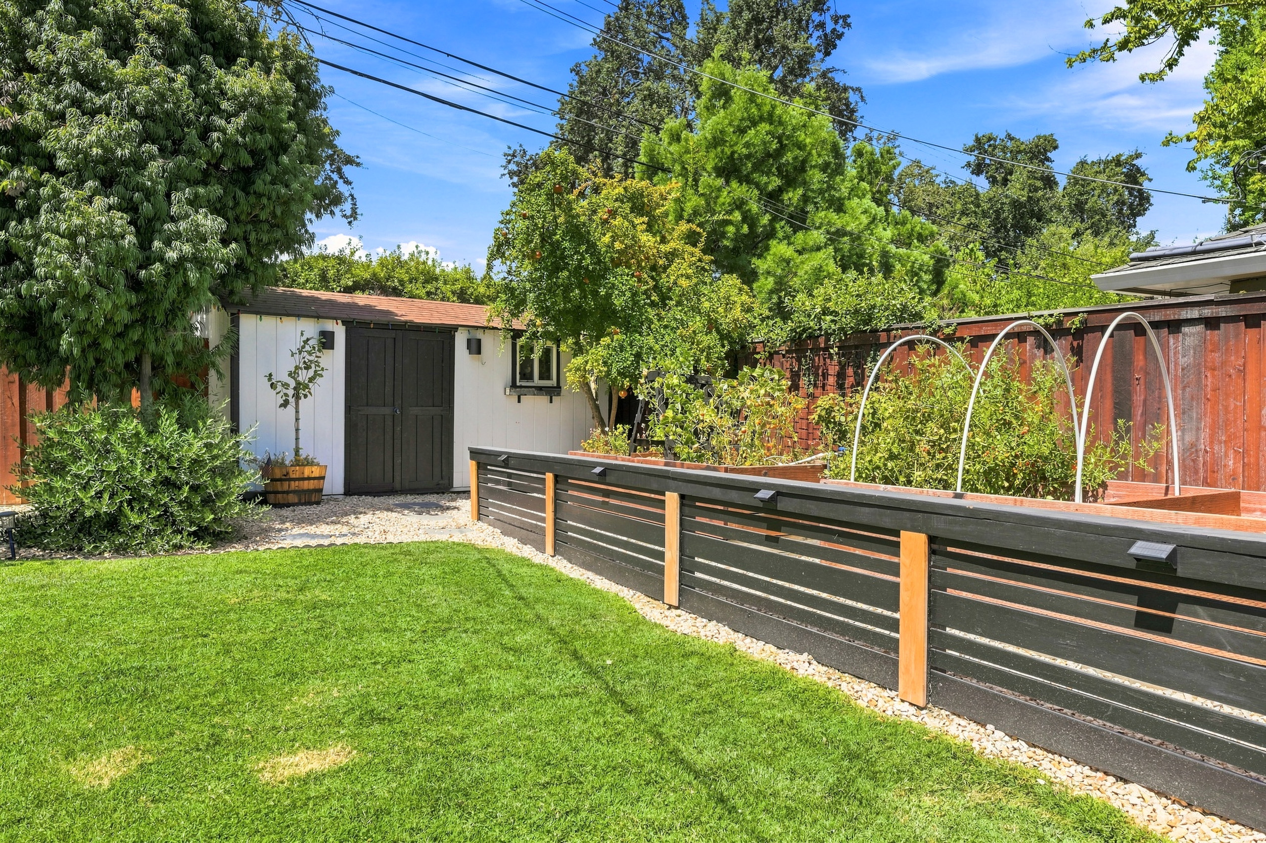 711 La Sierra Drive 