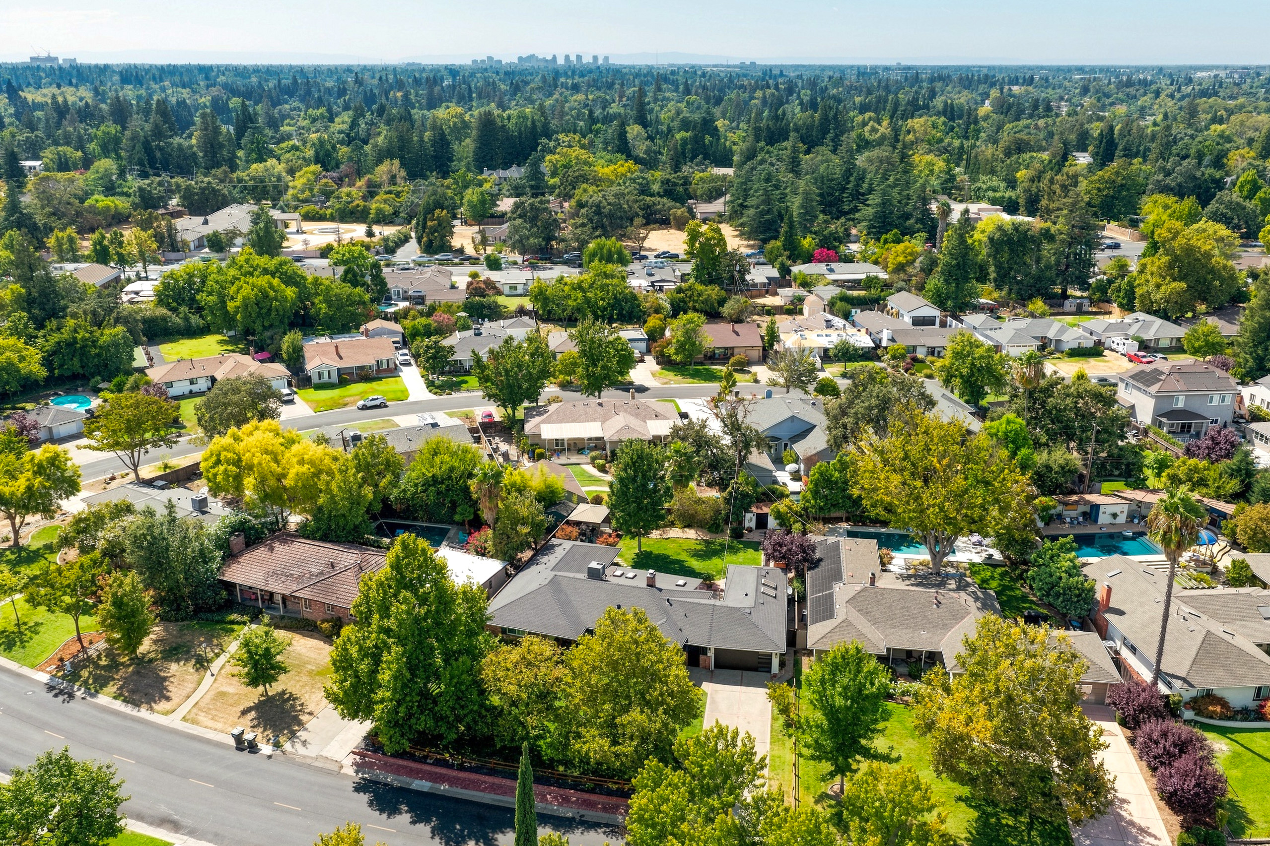 711 La Sierra Drive 