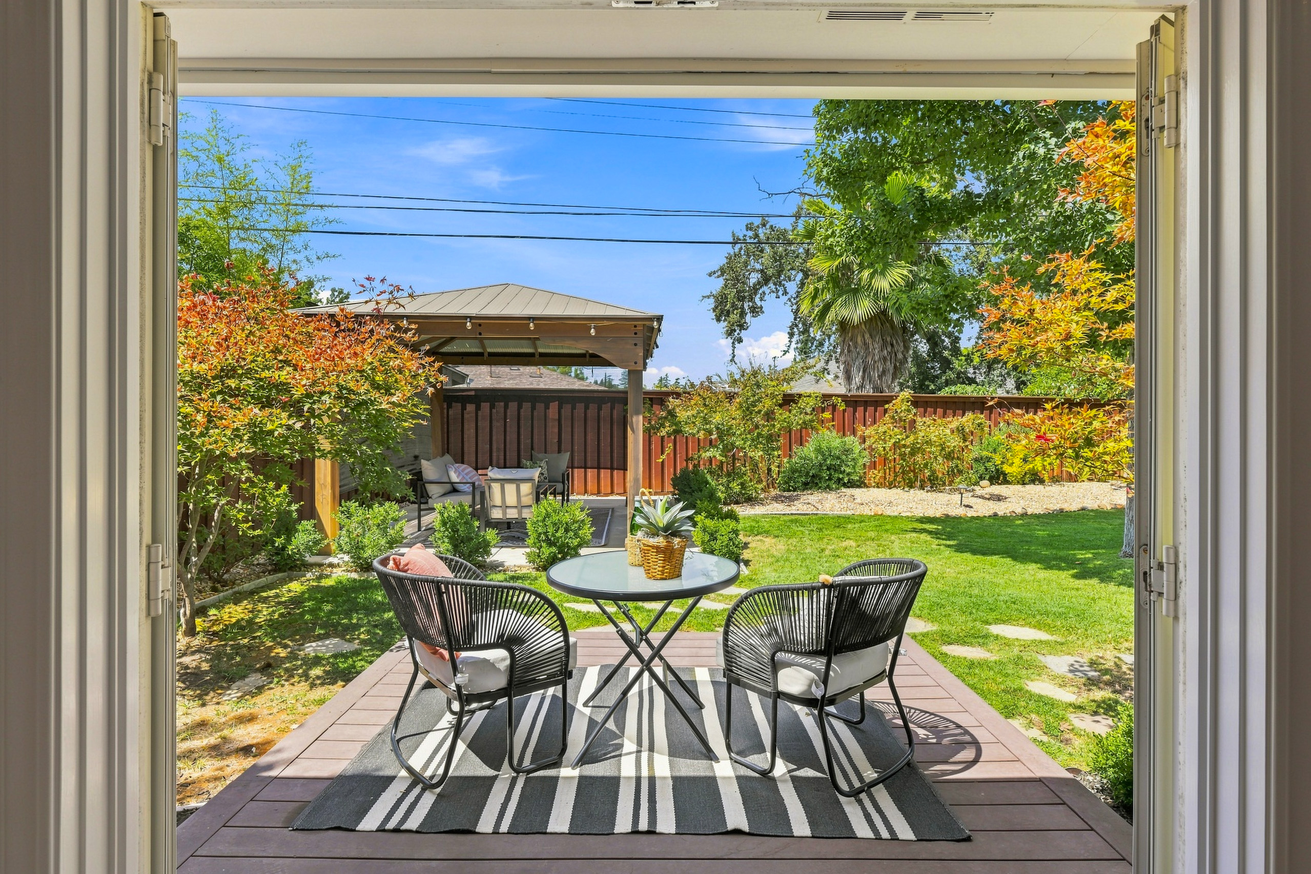 711 La Sierra Drive 