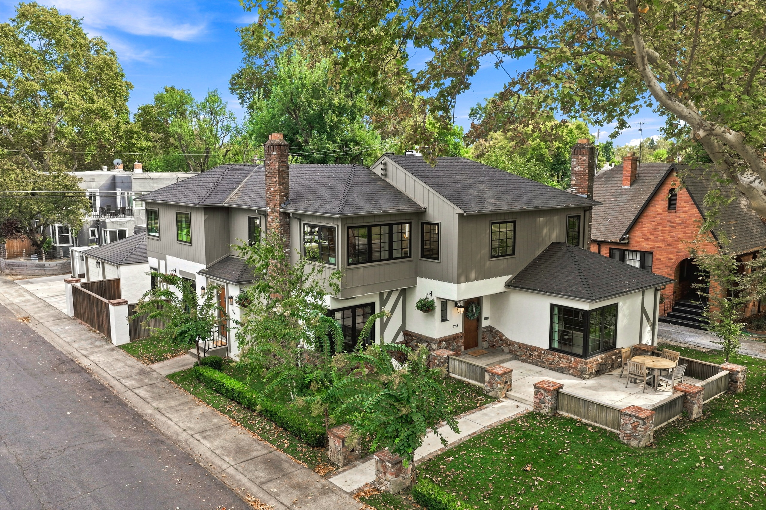 2743 Land Park Drive 