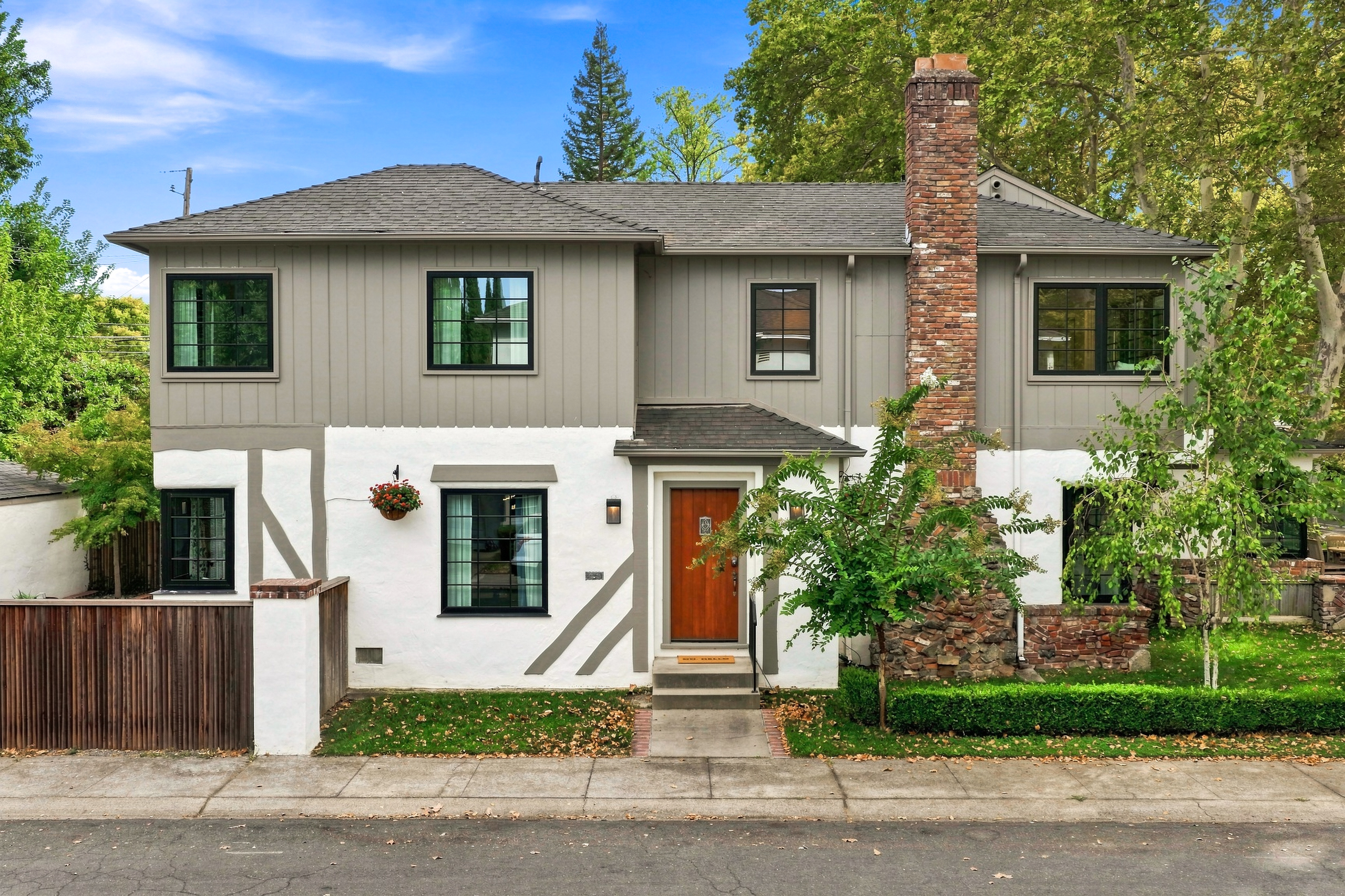 2743 Land Park Drive 