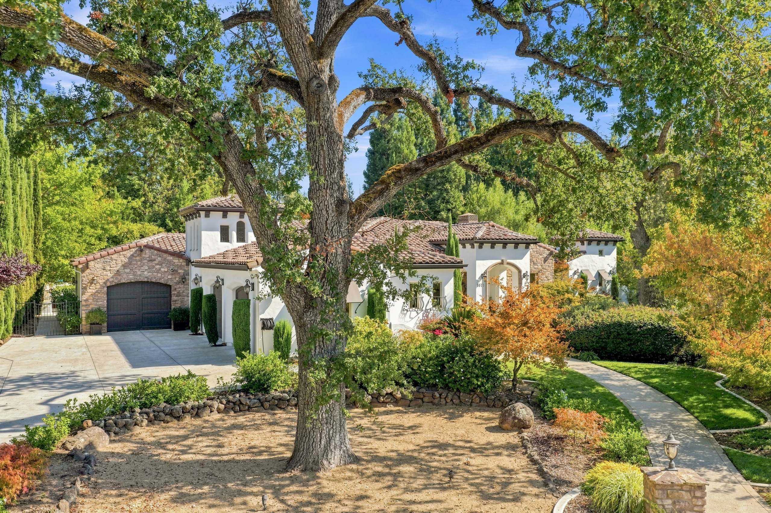 5571 Monte Claire Lane 