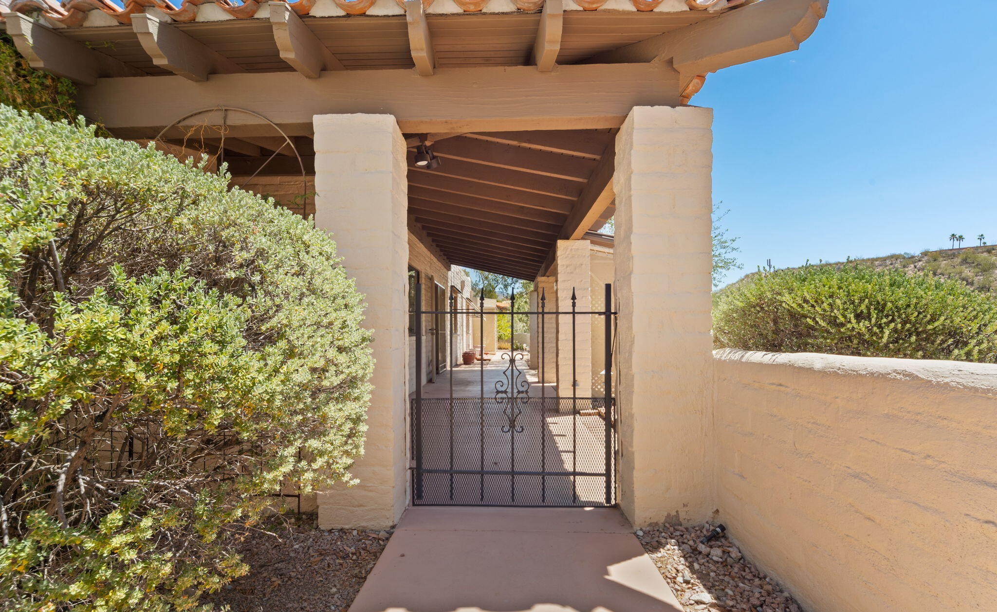 5406 N Camino de las Brisas 