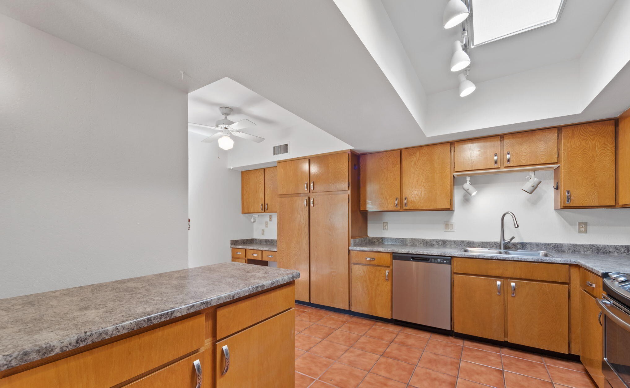 5406 N Camino de las Brisas 