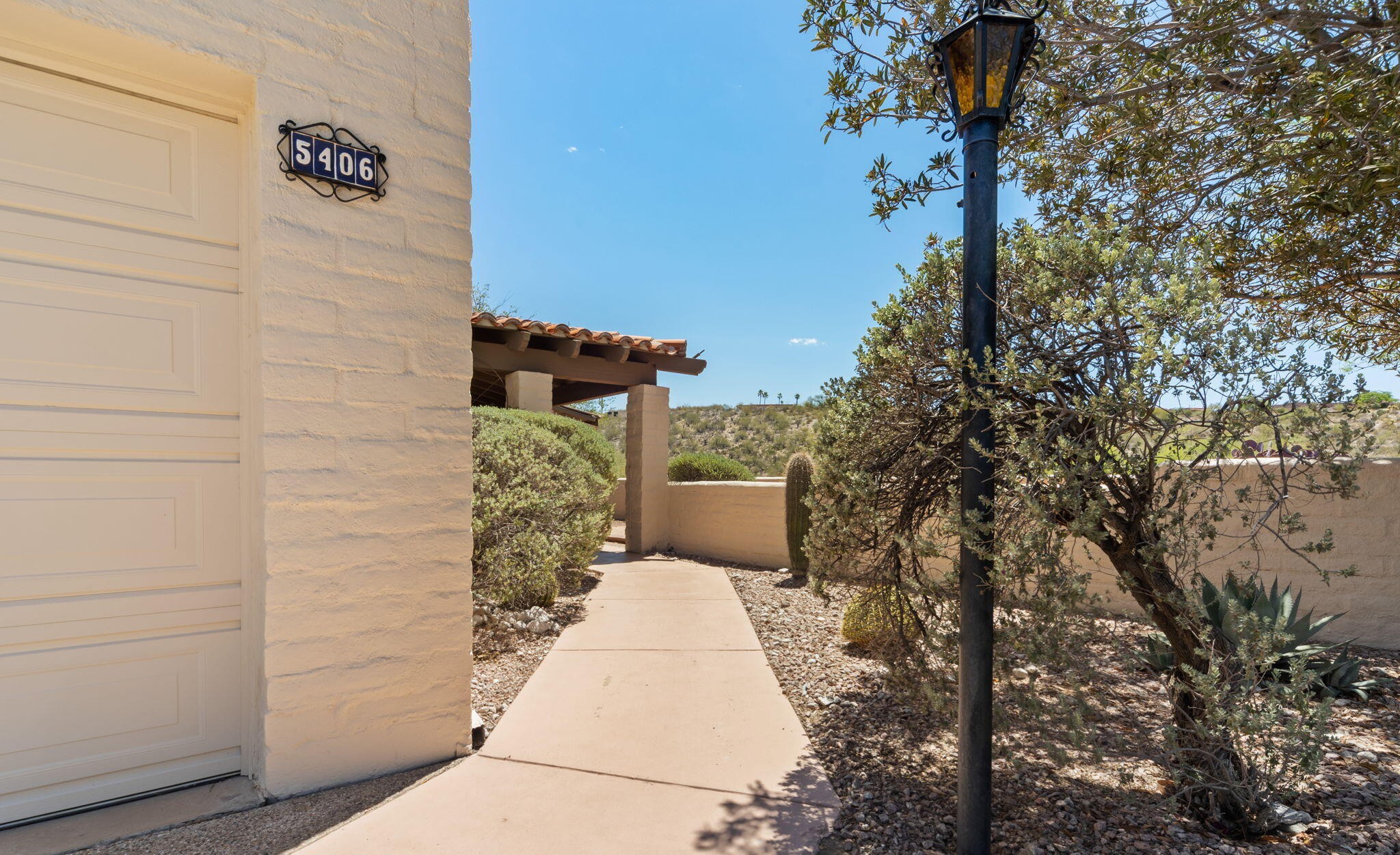 5406 N Camino de las Brisas 