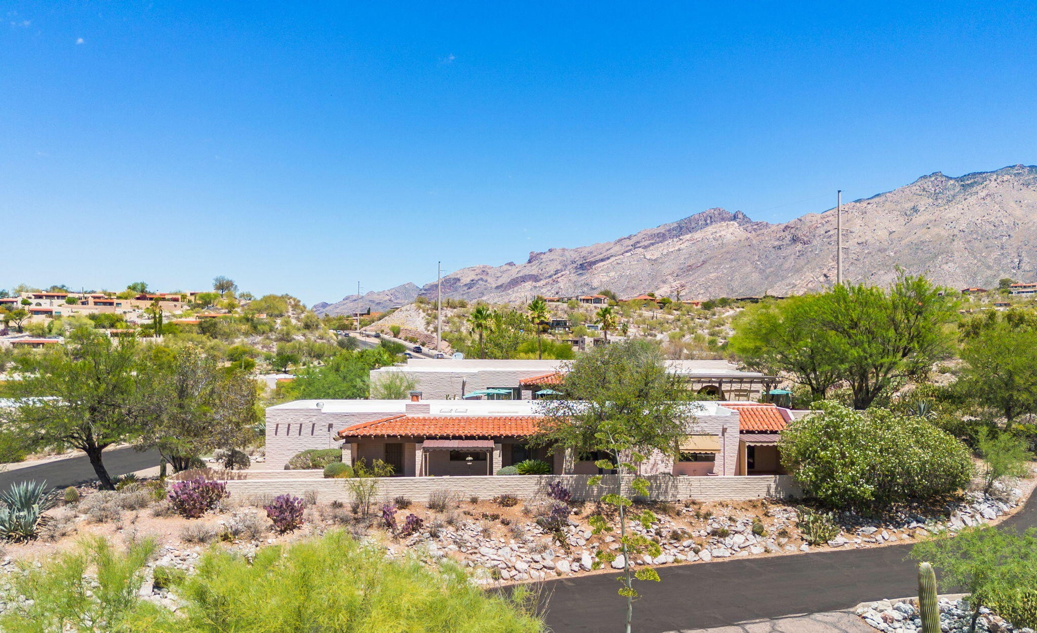 5406 N Camino de las Brisas 