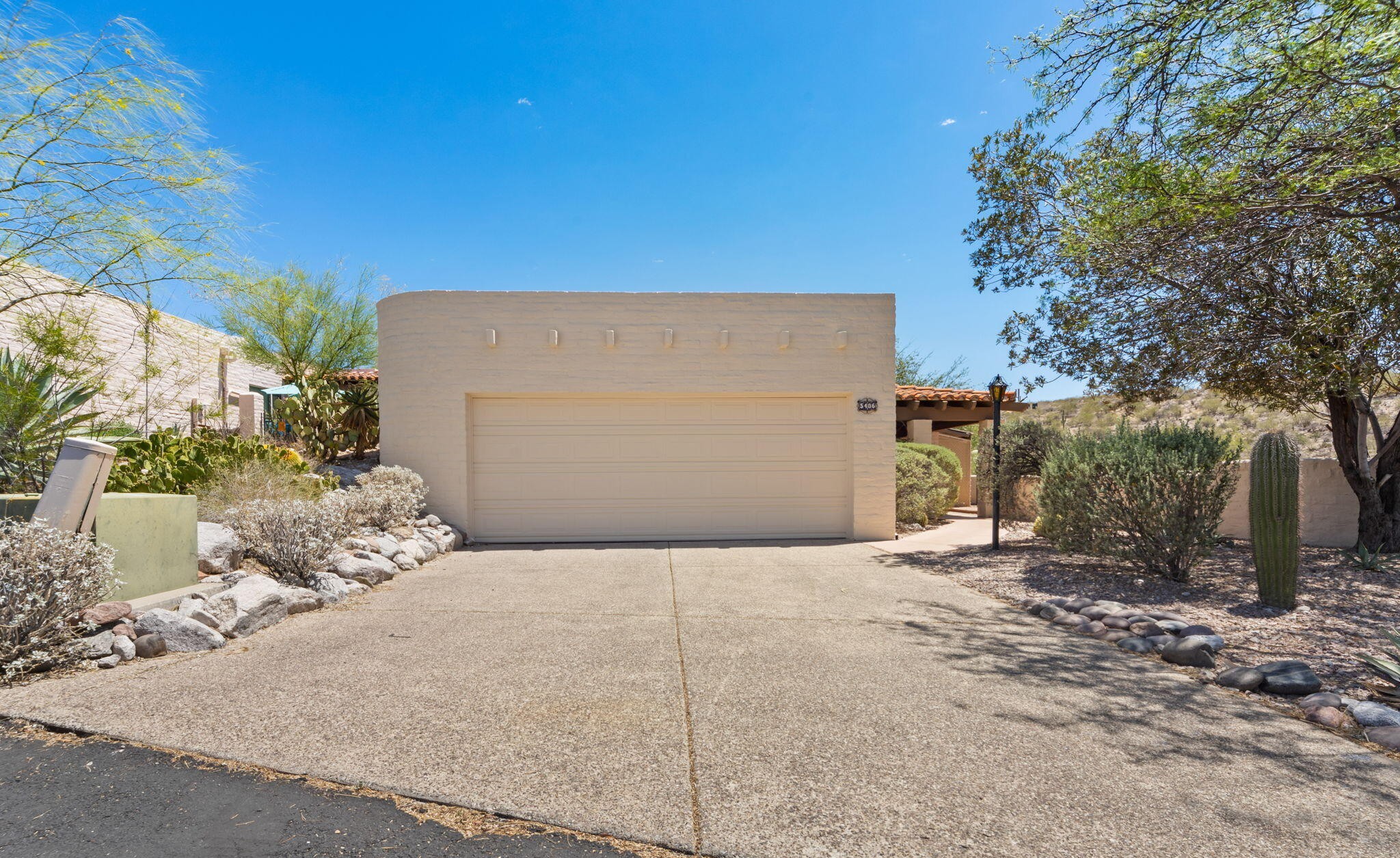 5406 N Camino de las Brisas 