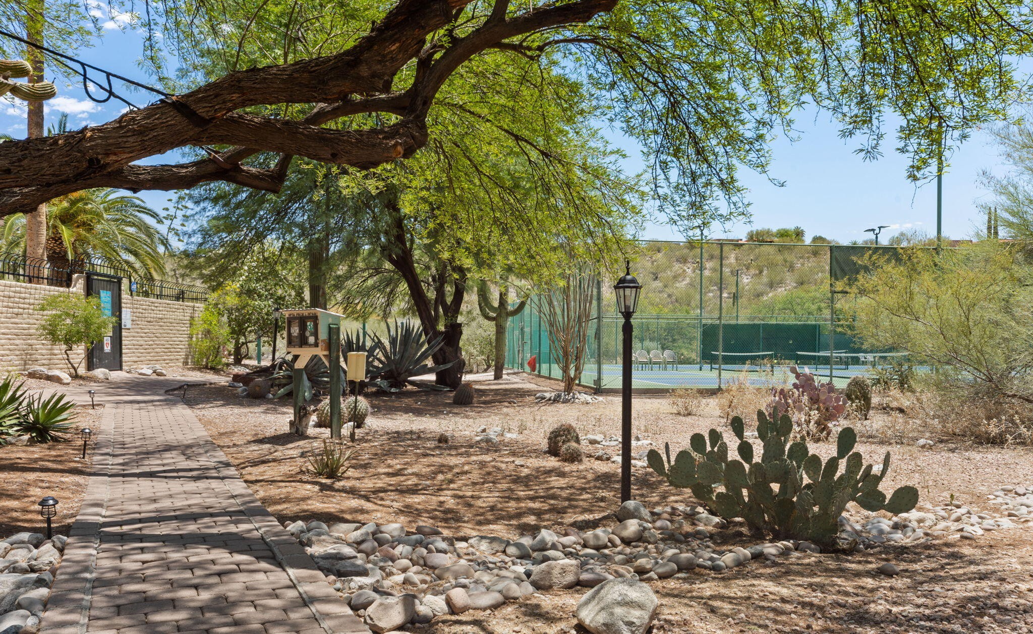 5406 N Camino de las Brisas 