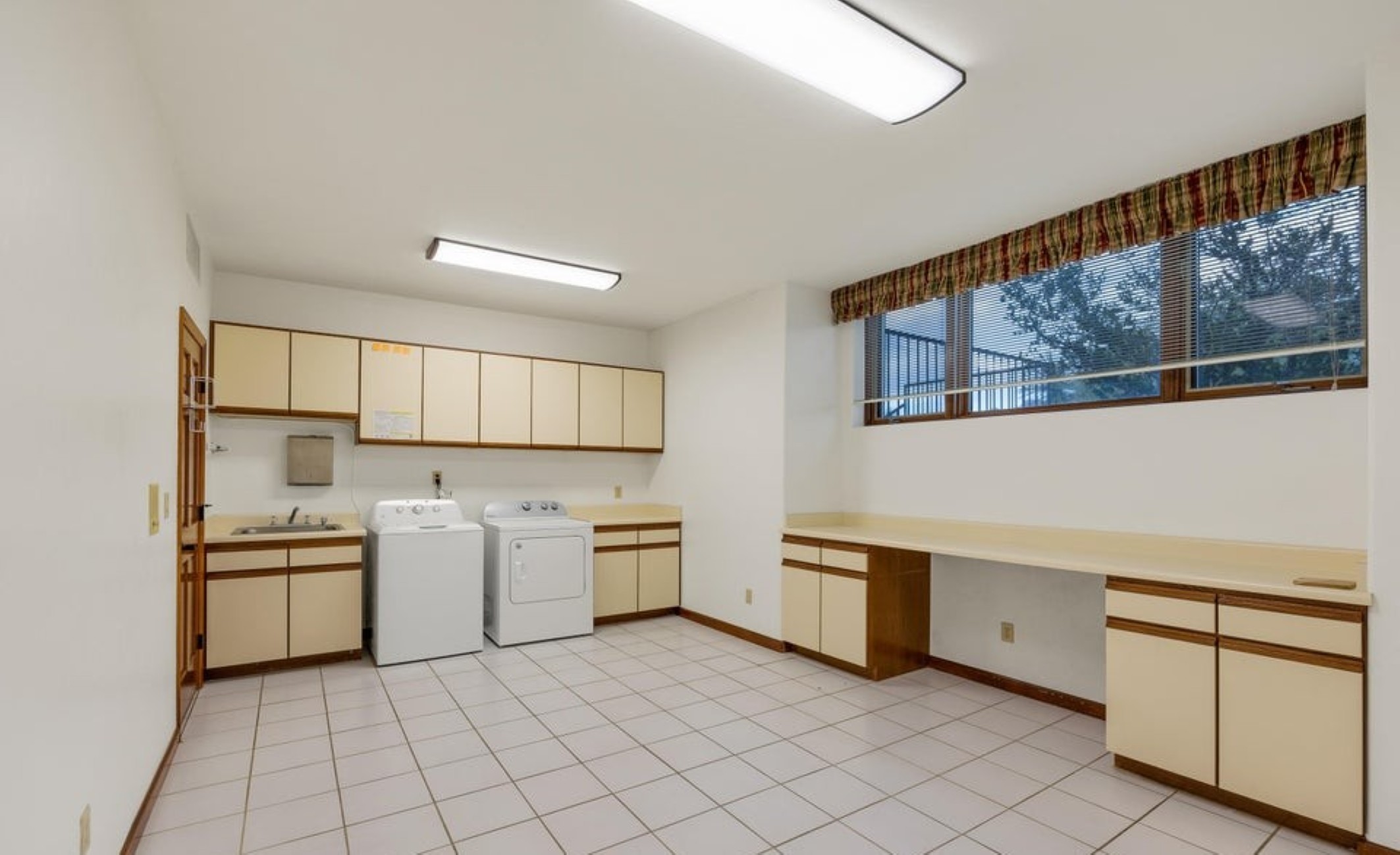 1710 E Calle de la Culebra 