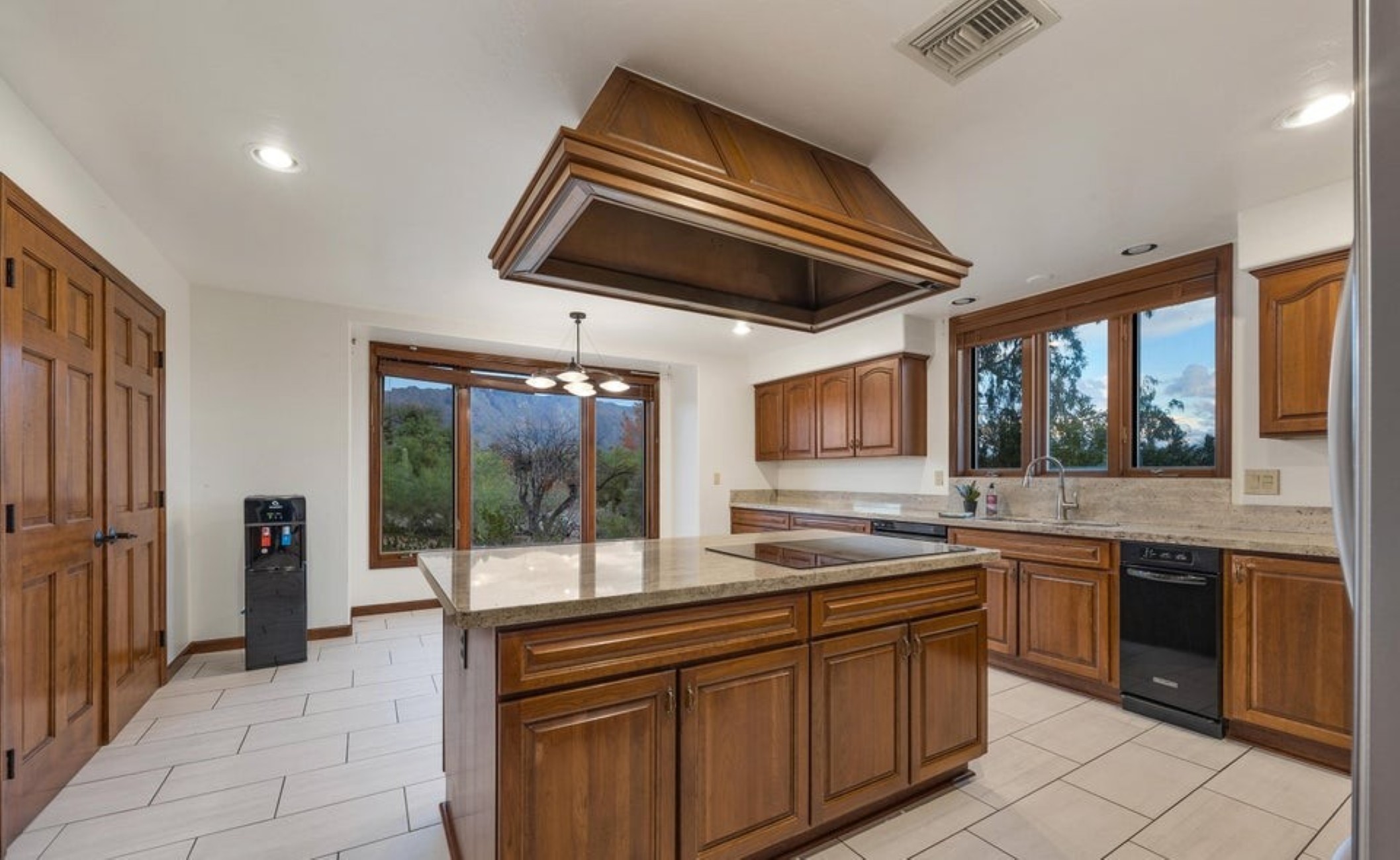 1710 E Calle de la Culebra 