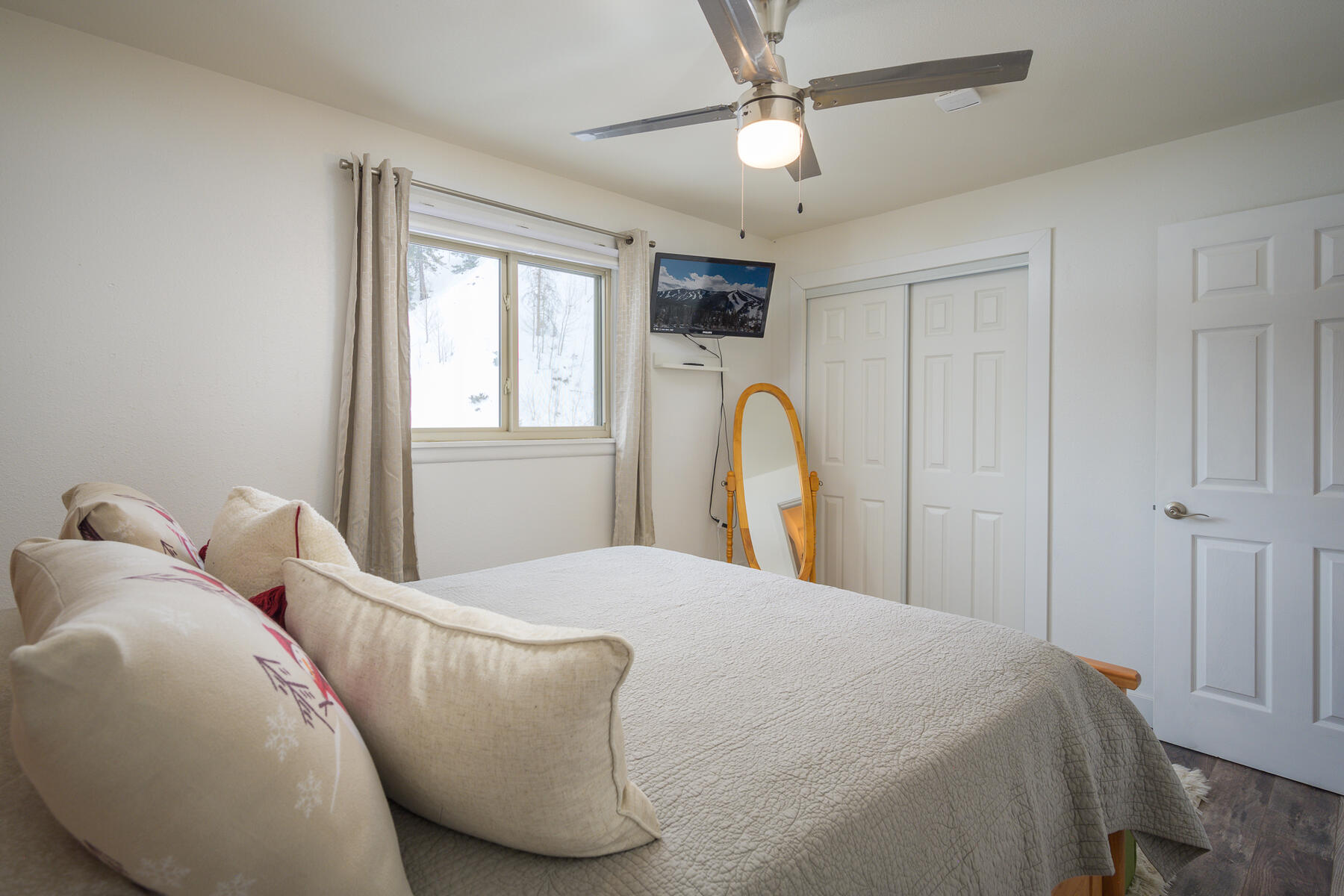 225 Hi Country Dr.  // 813 
