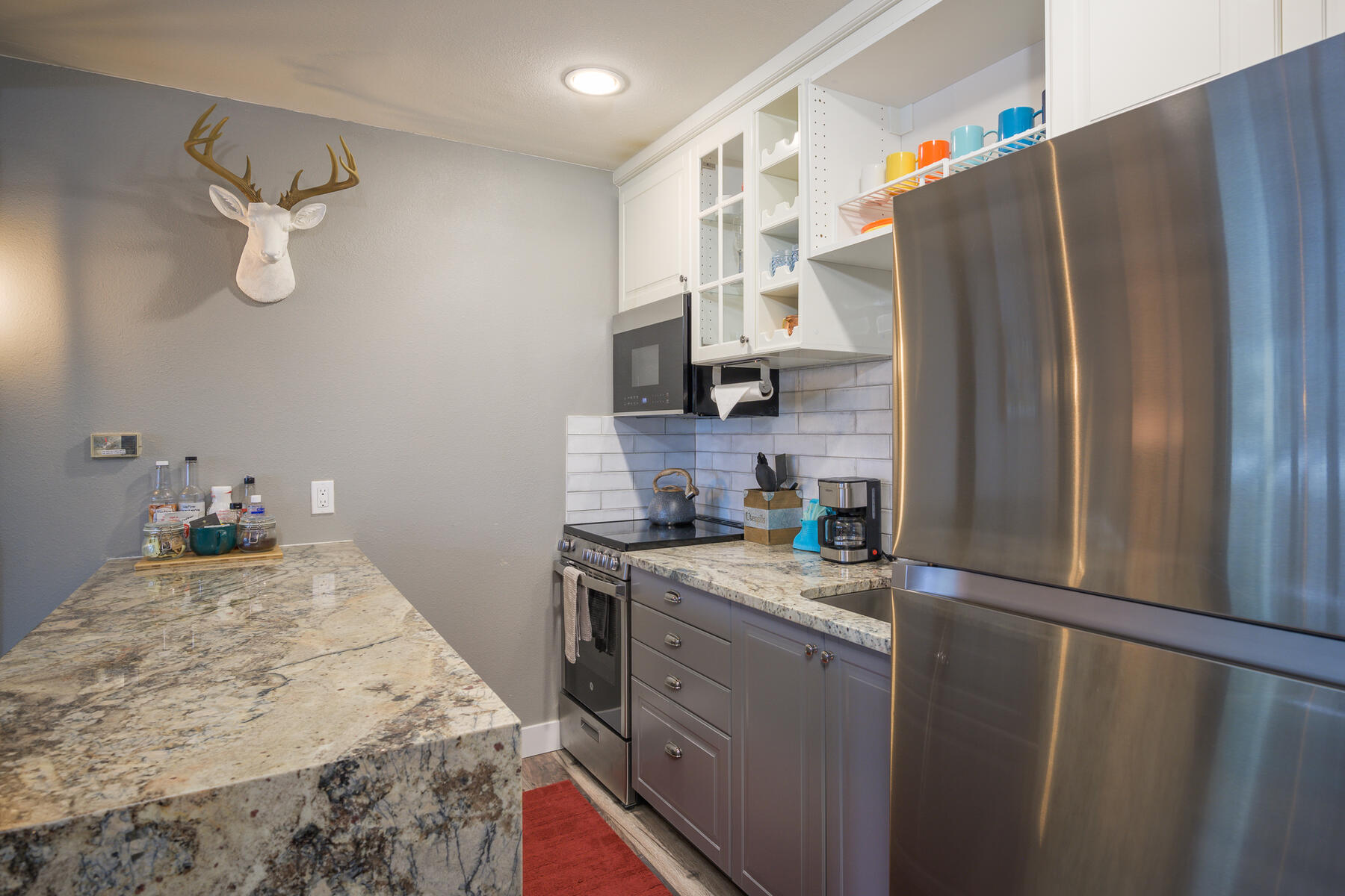 225 Hi Country Dr.  // 813 