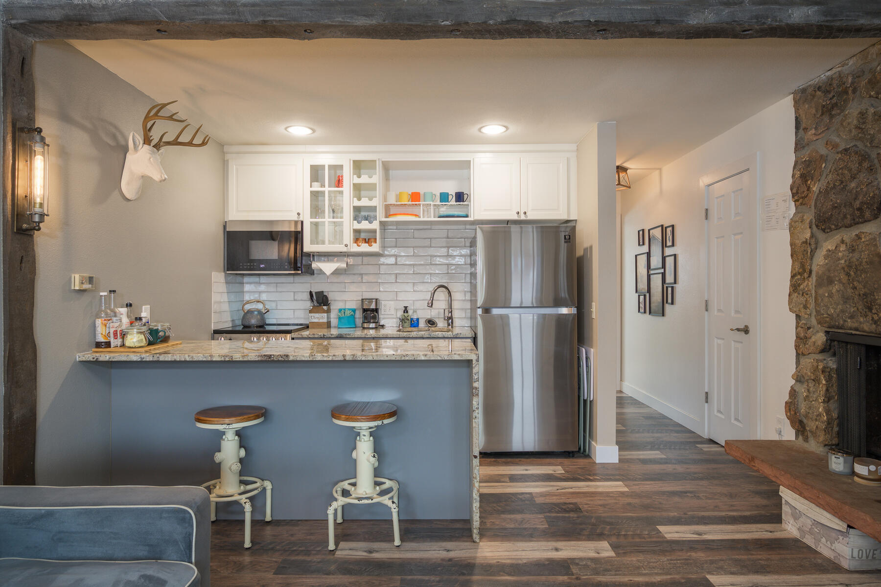 225 Hi Country Dr.  // 813 