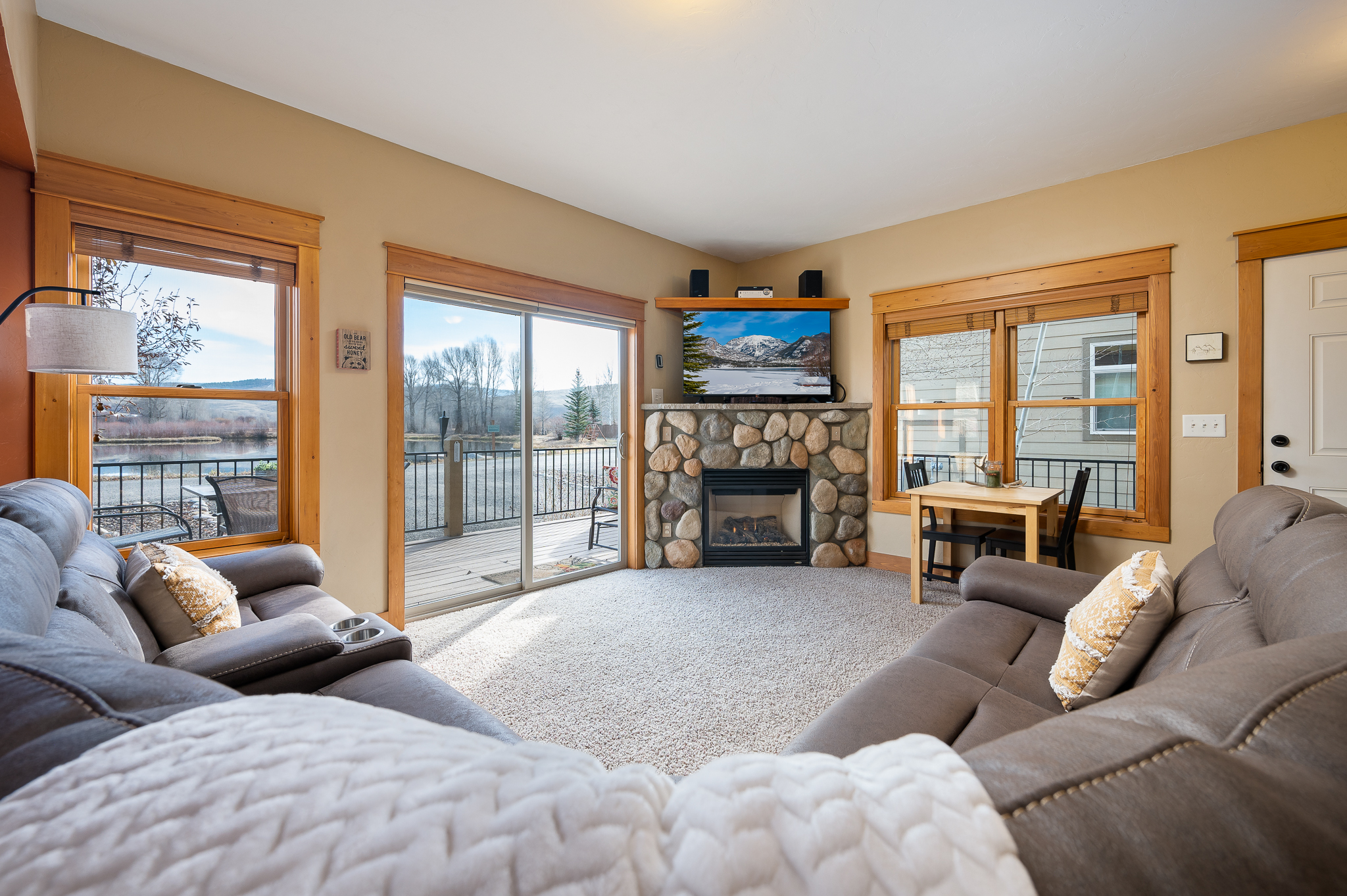 105 Edgewater Circle 