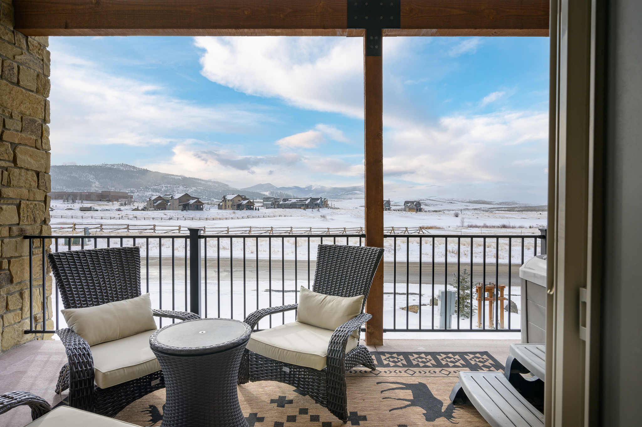 100 Eagle Ridge 