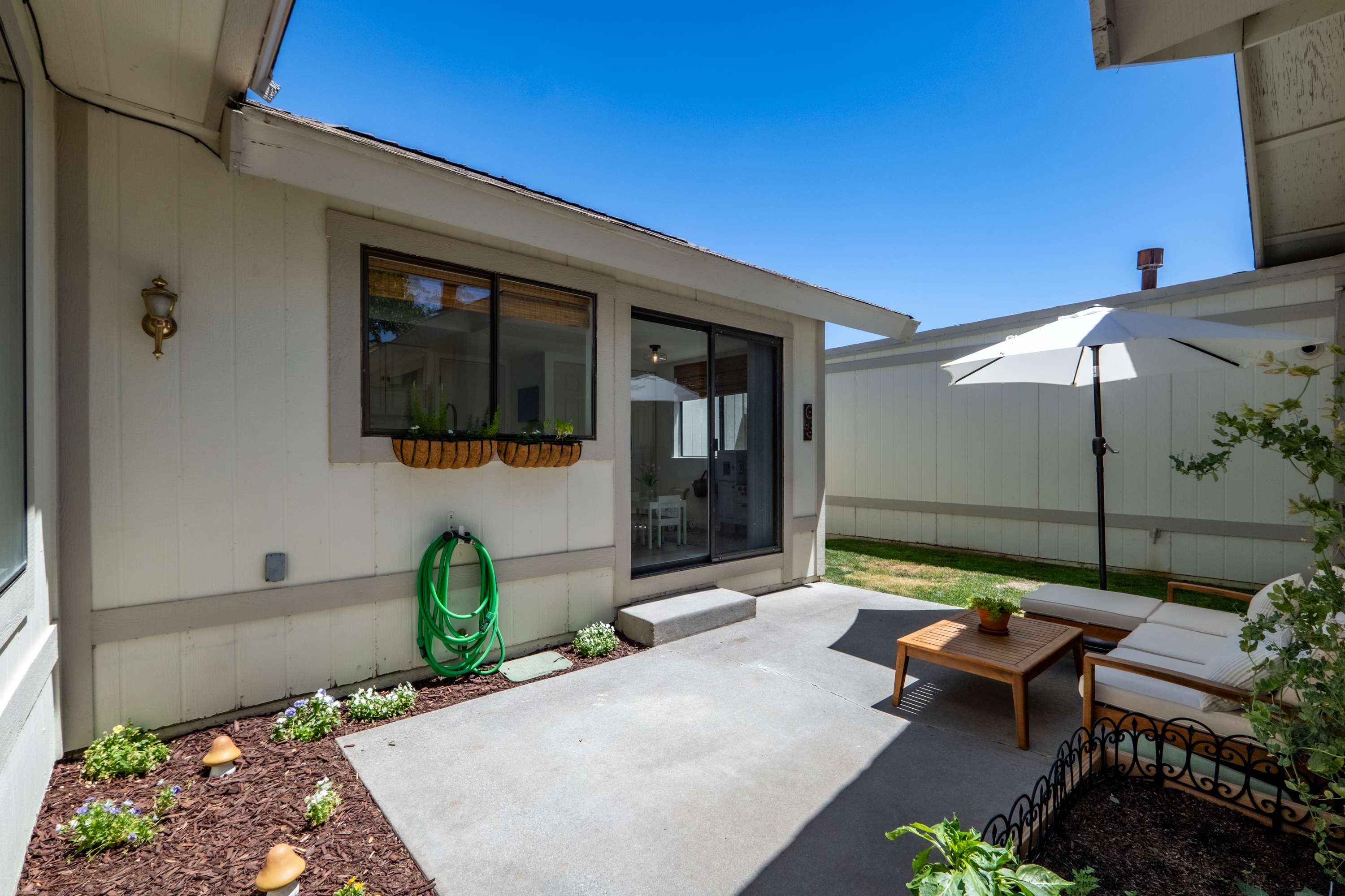 1209 Searchlite Ct