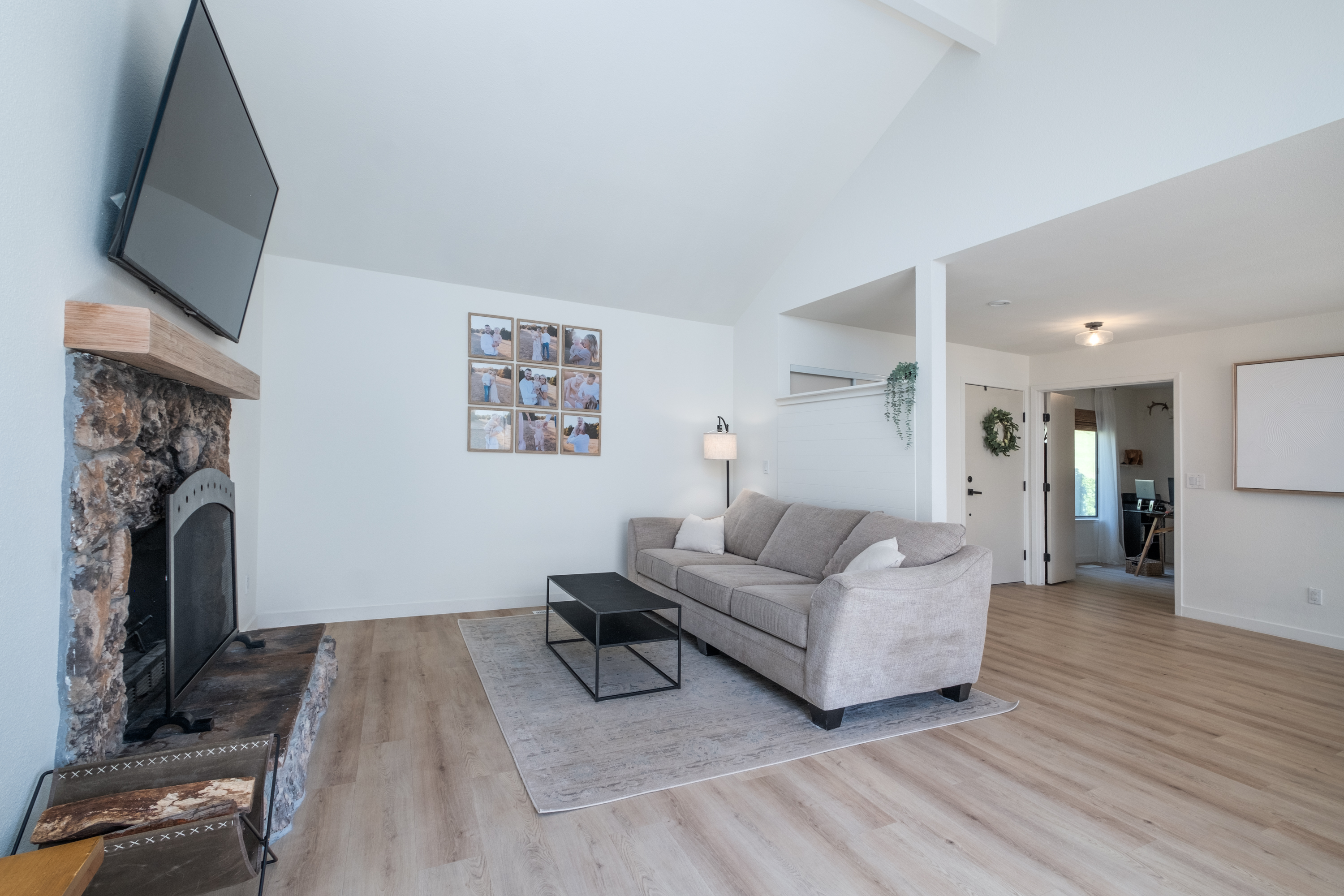 1209 Searchlite Ct