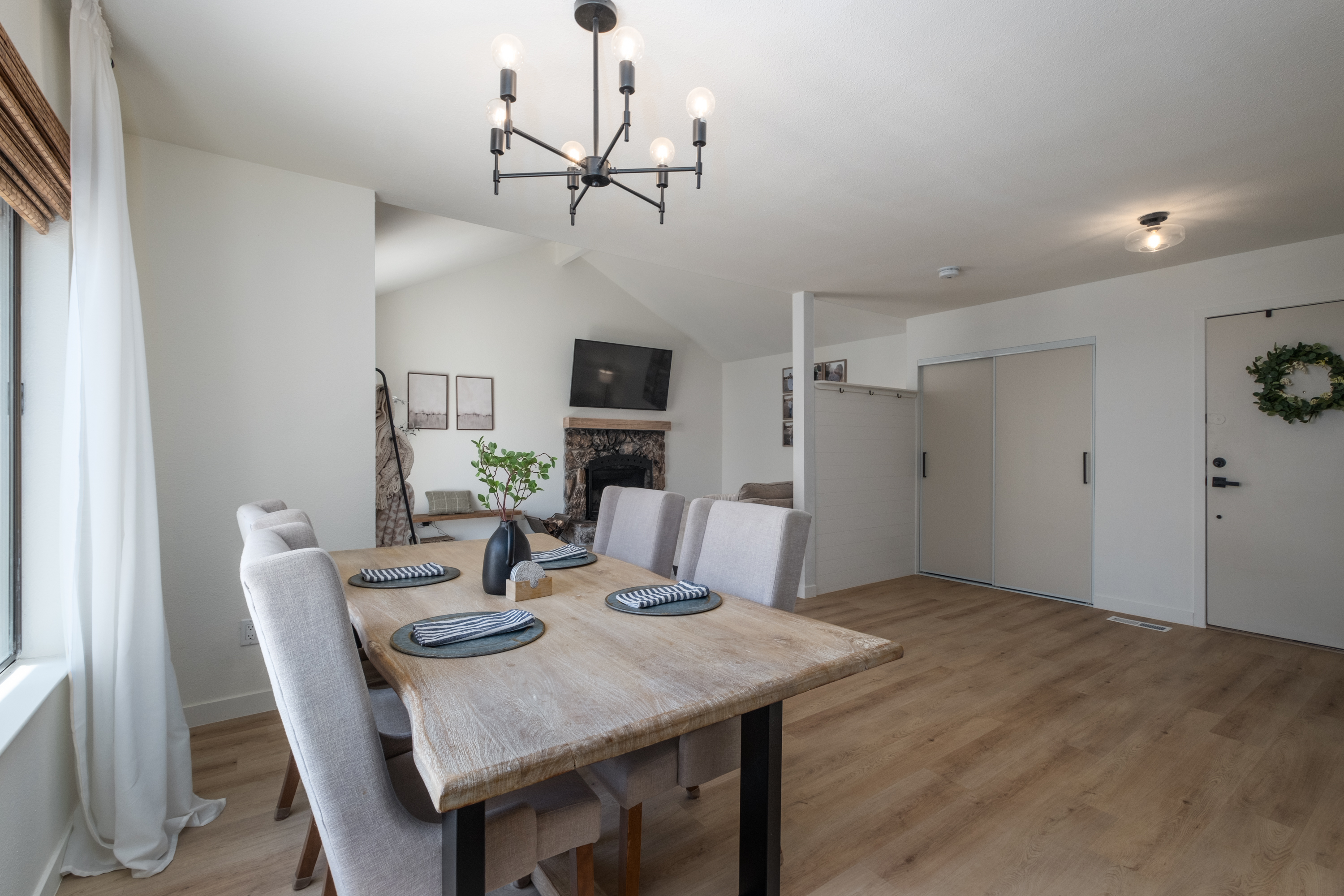 1209 Searchlite Ct