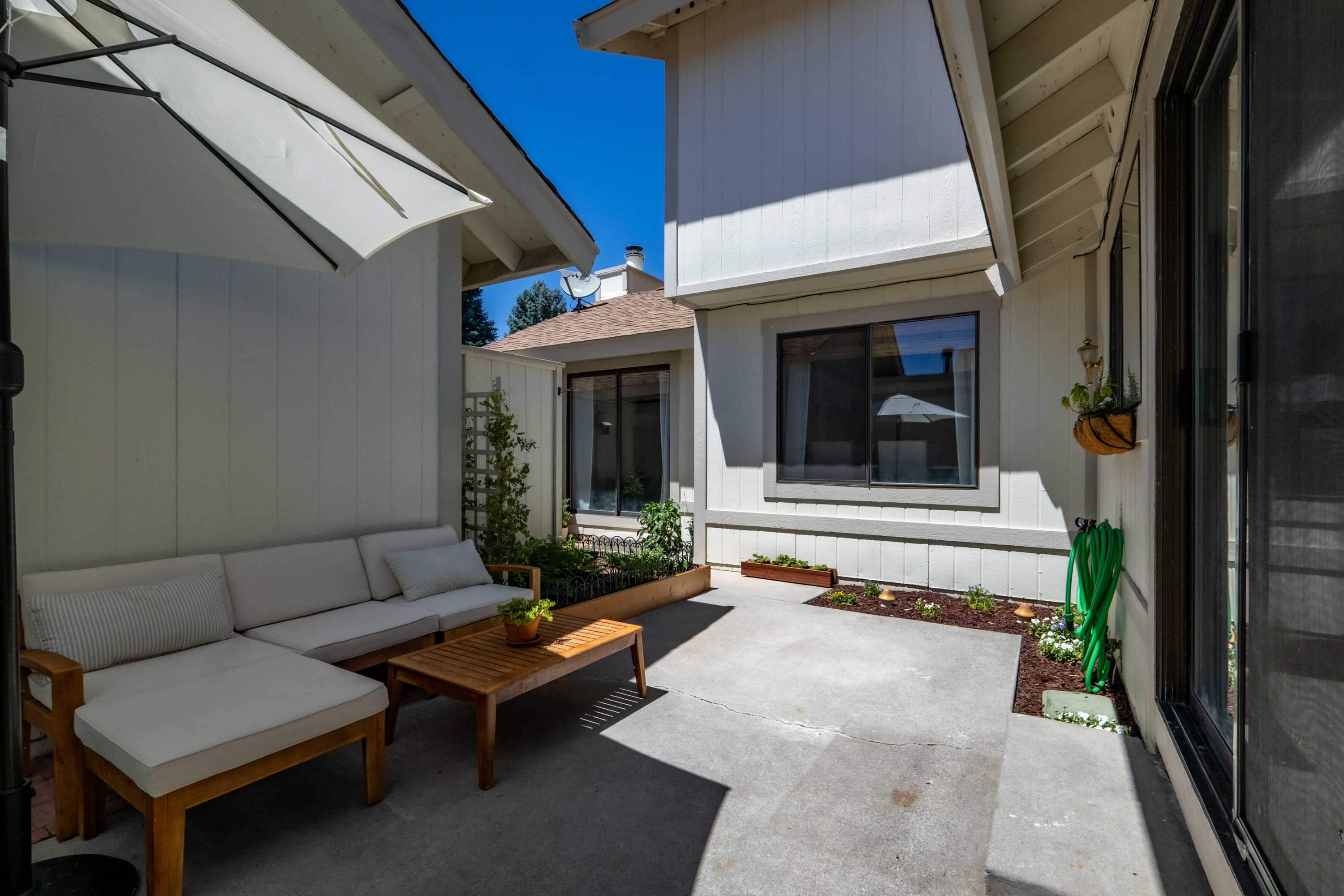 1209 Searchlite Ct