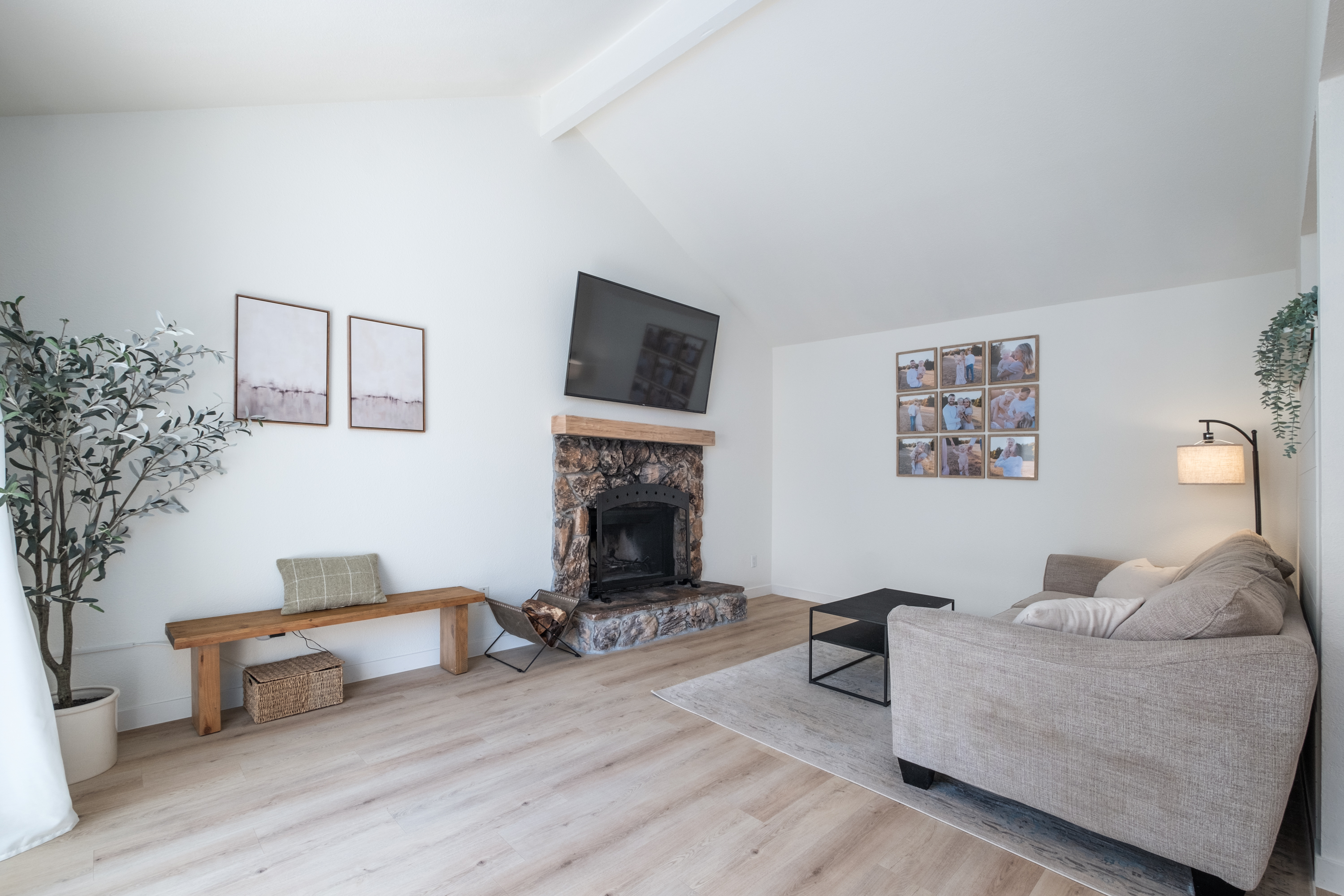 1209 Searchlite Ct