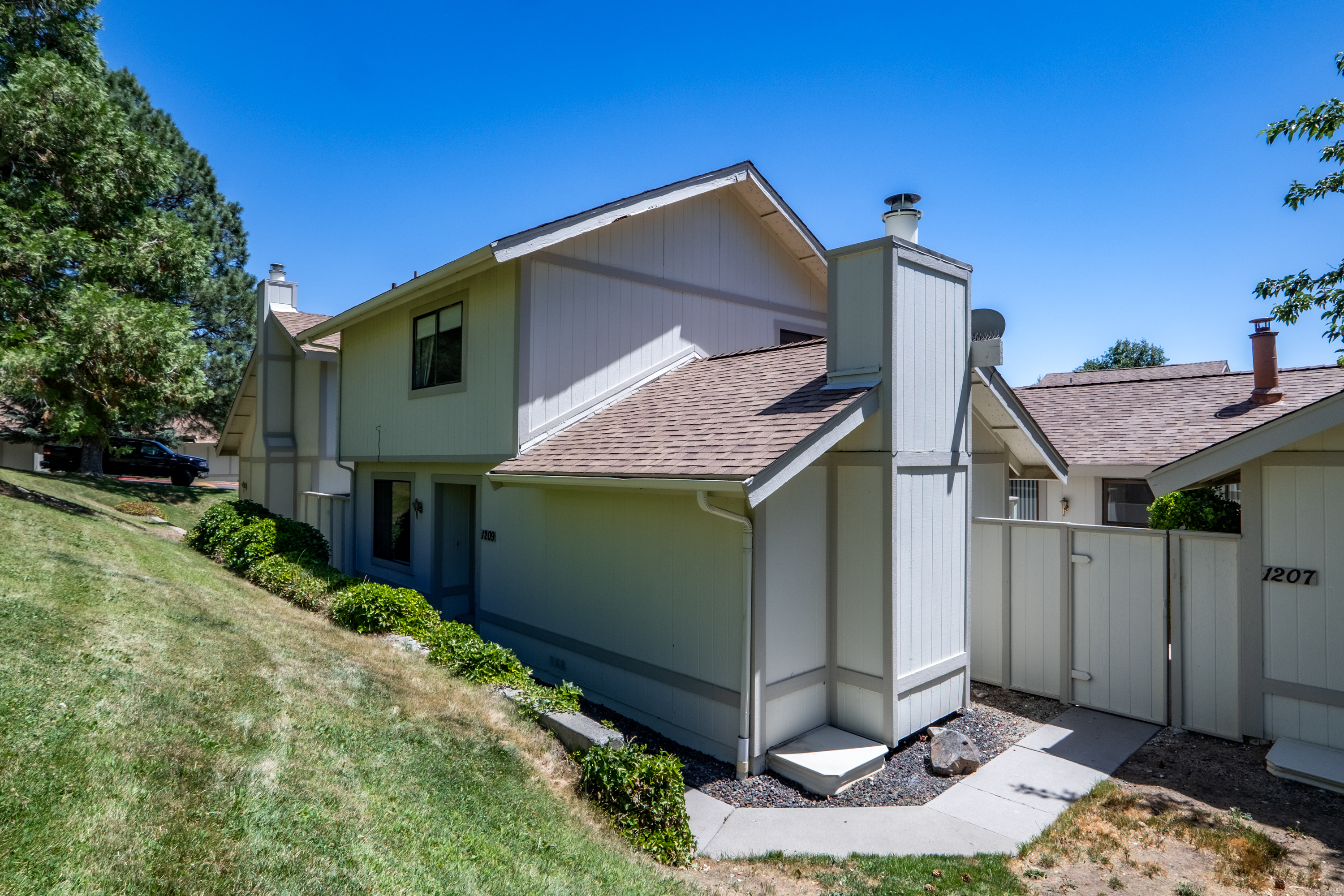 1209 Searchlite Ct