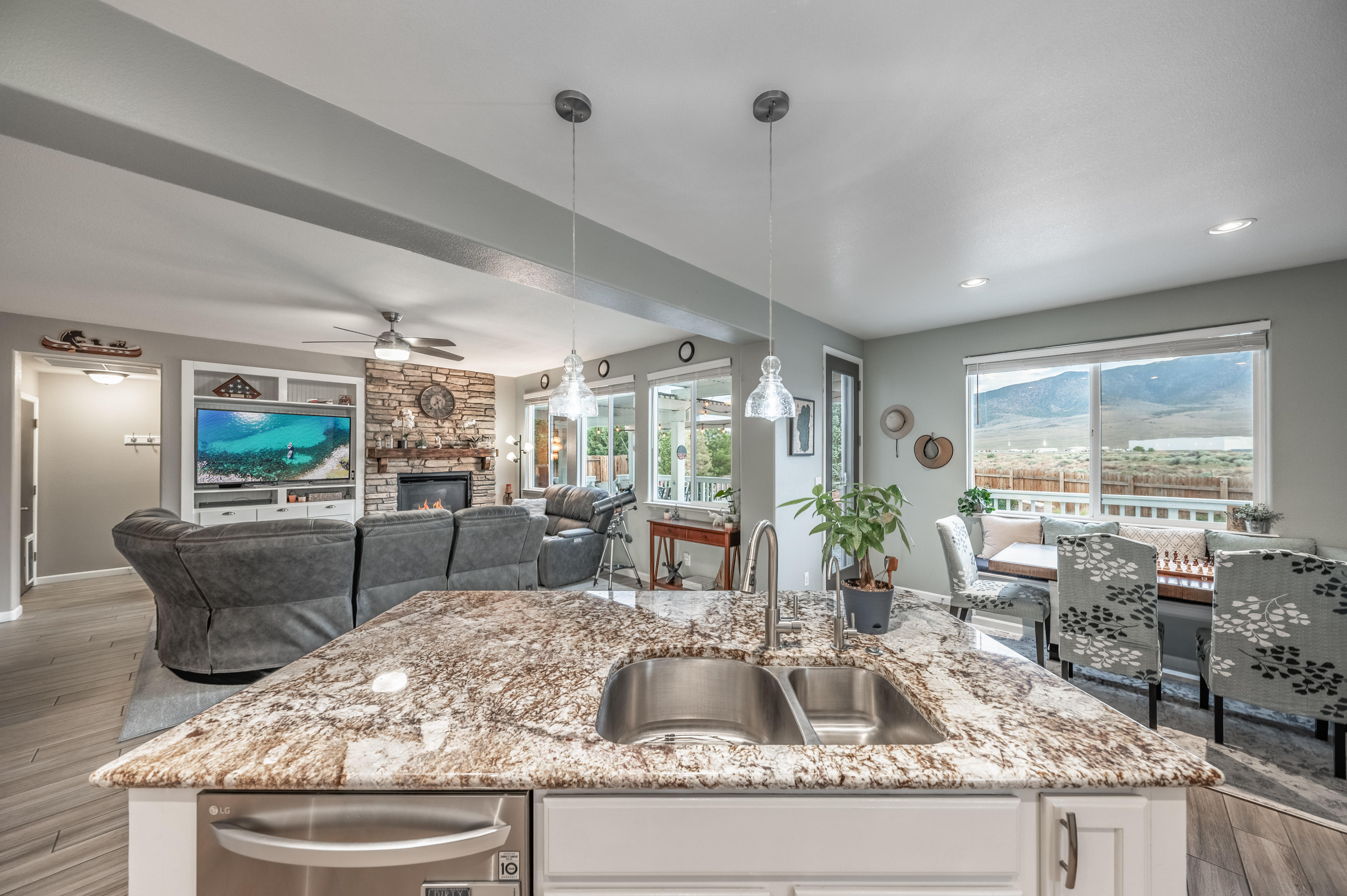602 Grayhawk Ct 