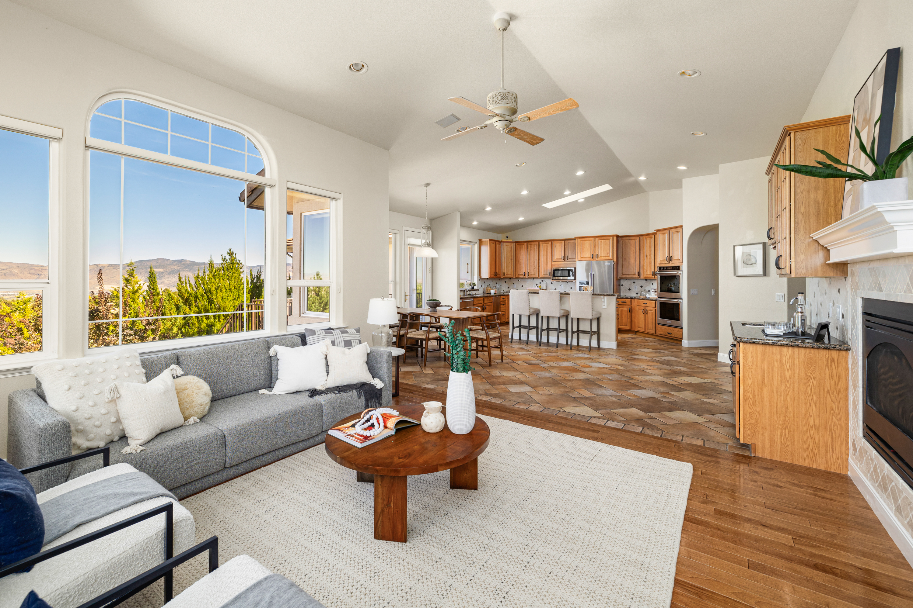 1386 Amado Ct 