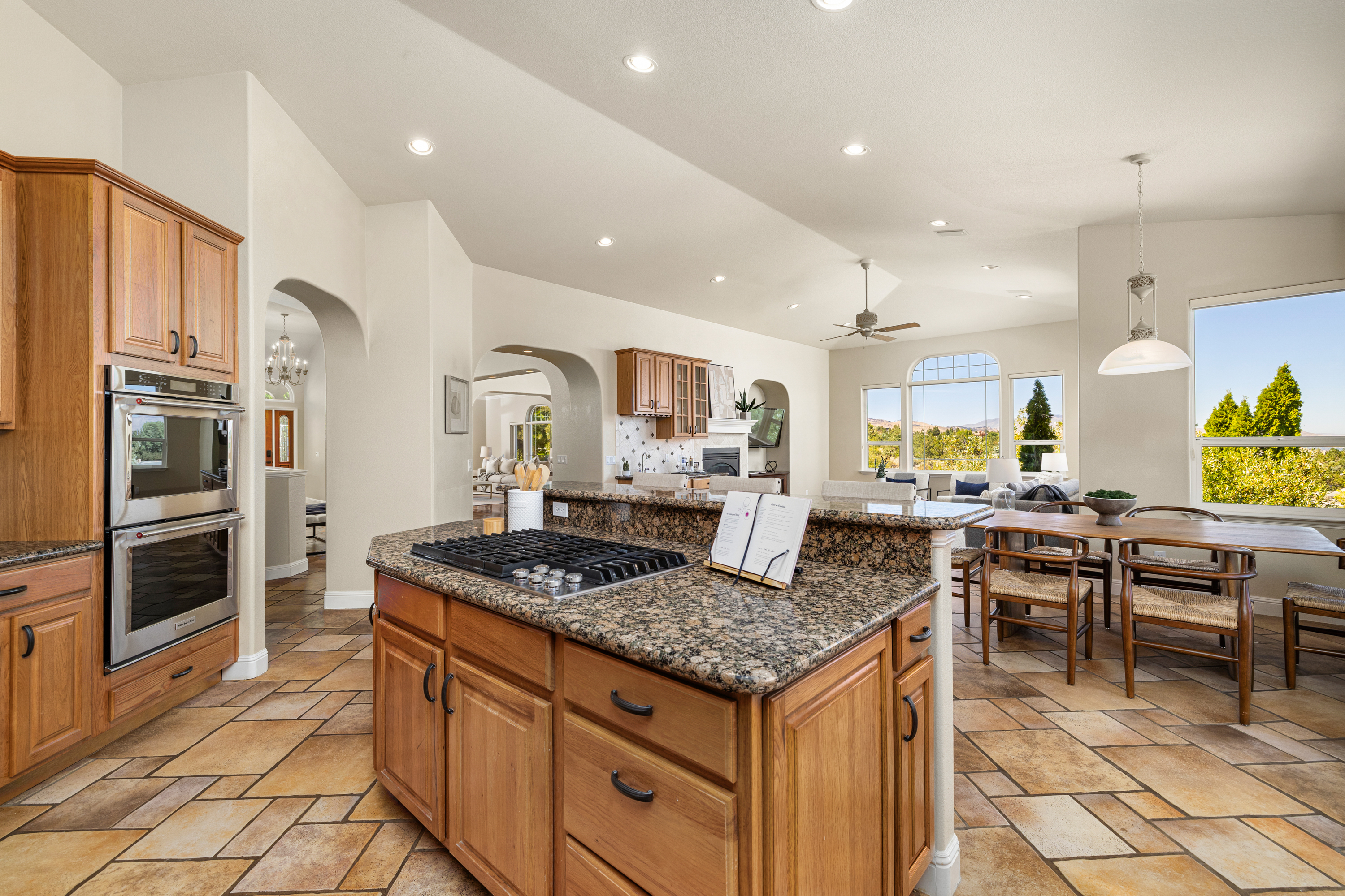 1386 Amado Ct 