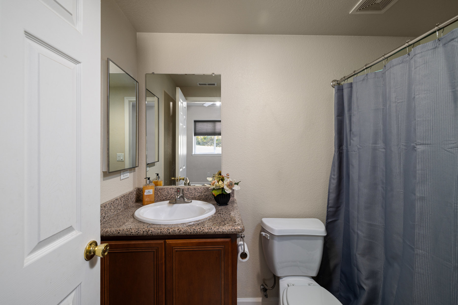 905 Demos Ct 