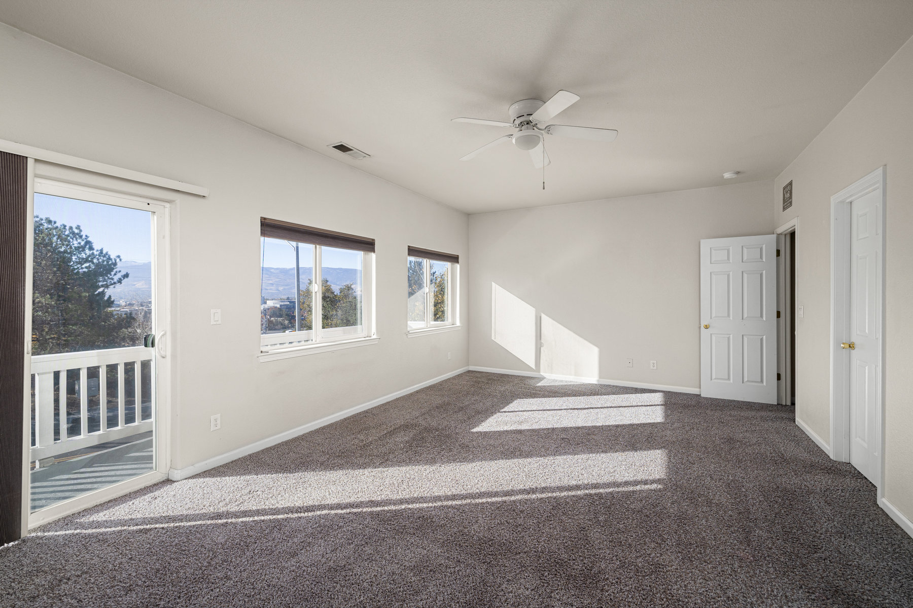 905 Demos Ct 