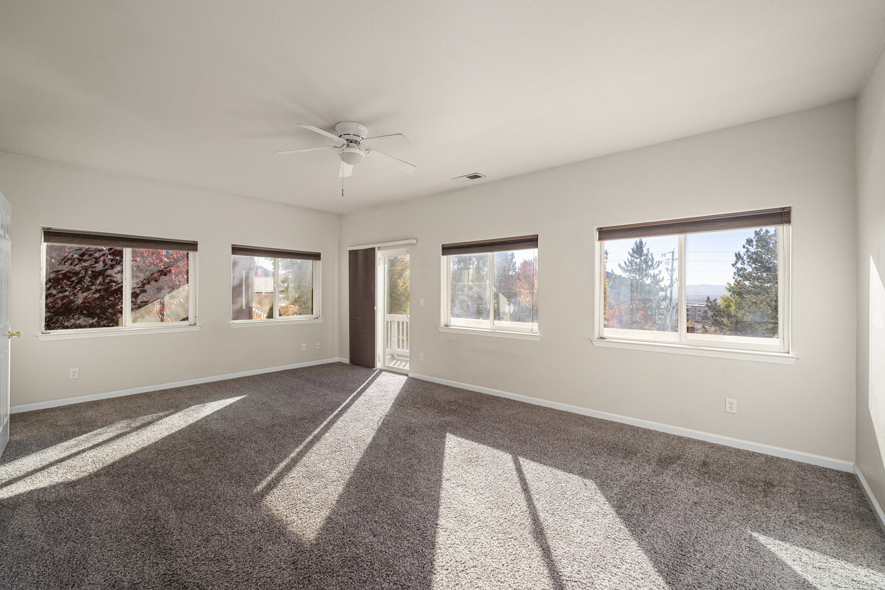 905 Demos Ct 