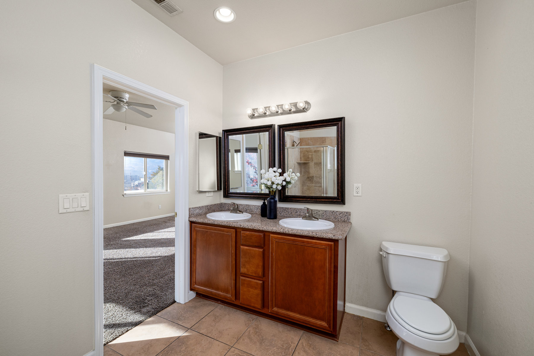 905 Demos Ct 