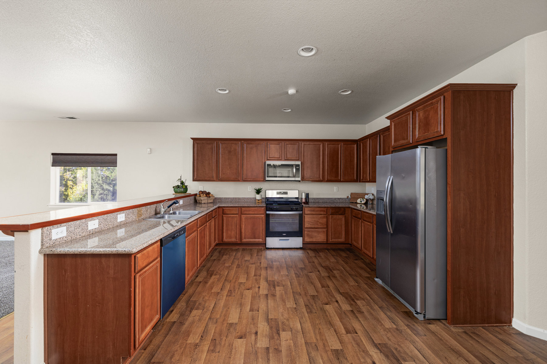 905 Demos Ct 