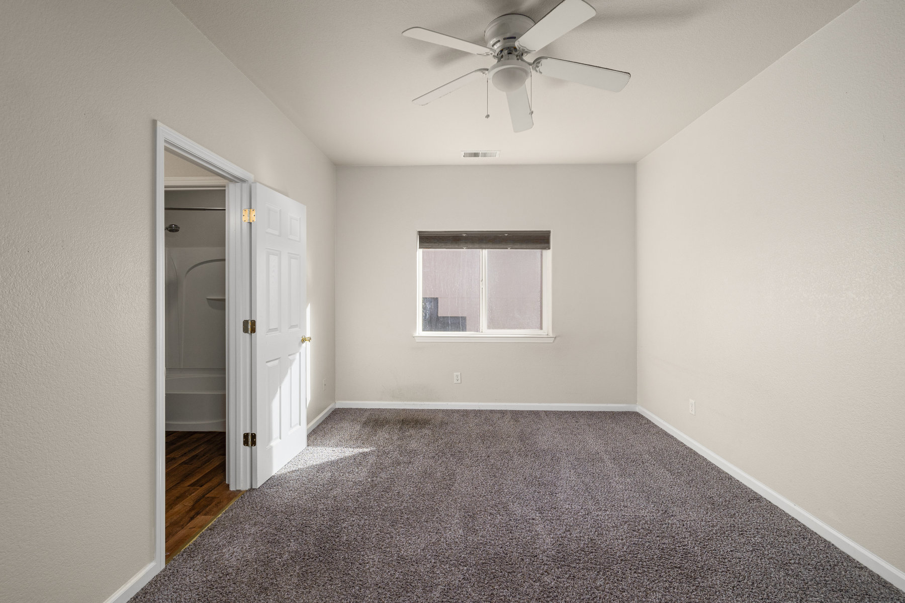 905 Demos Ct 
