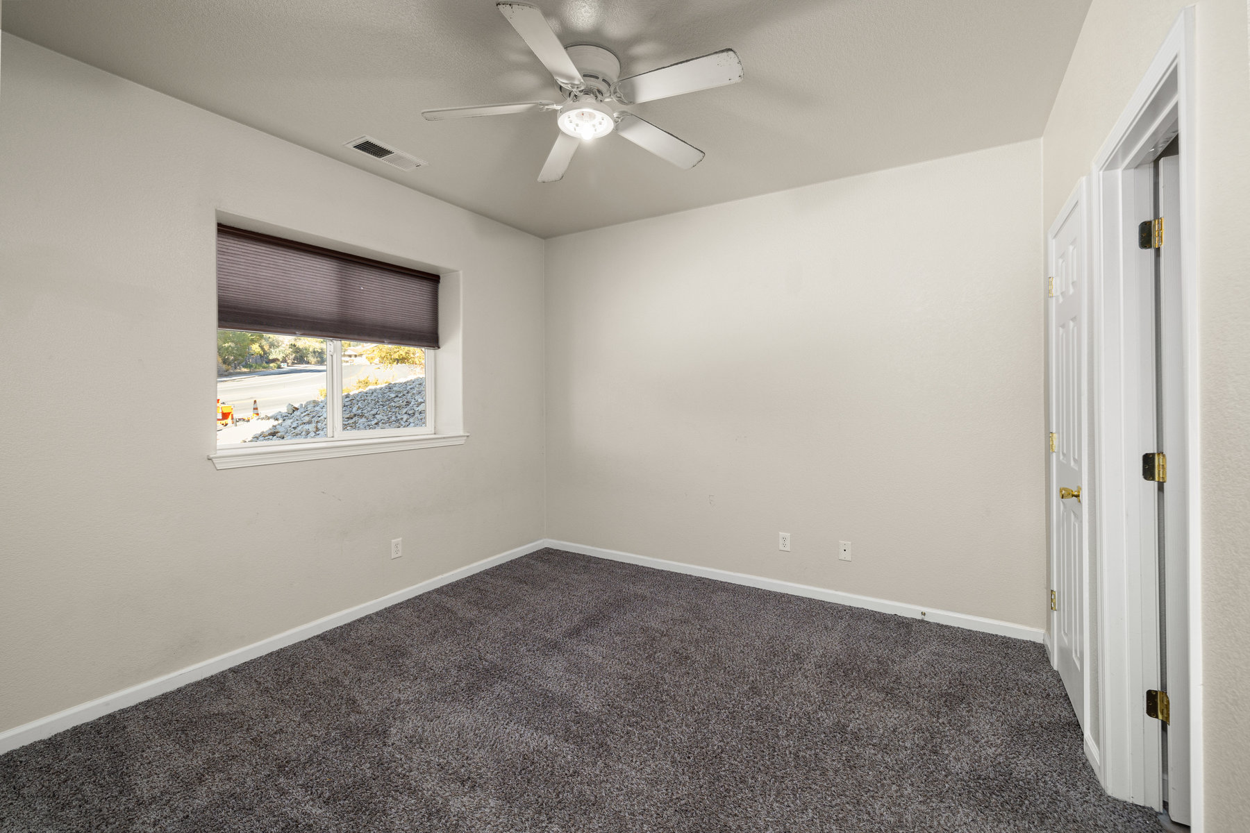 905 Demos Ct 