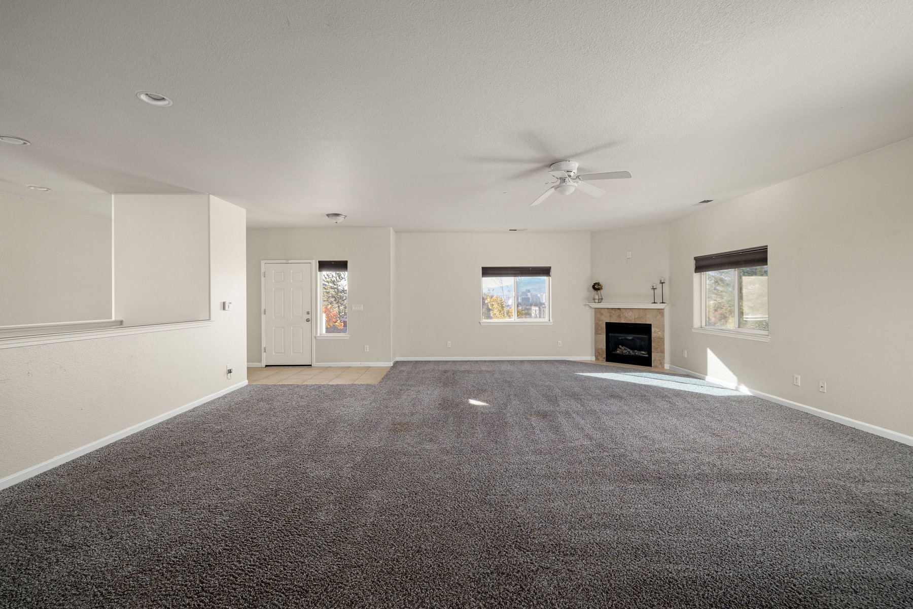 905 Demos Ct 