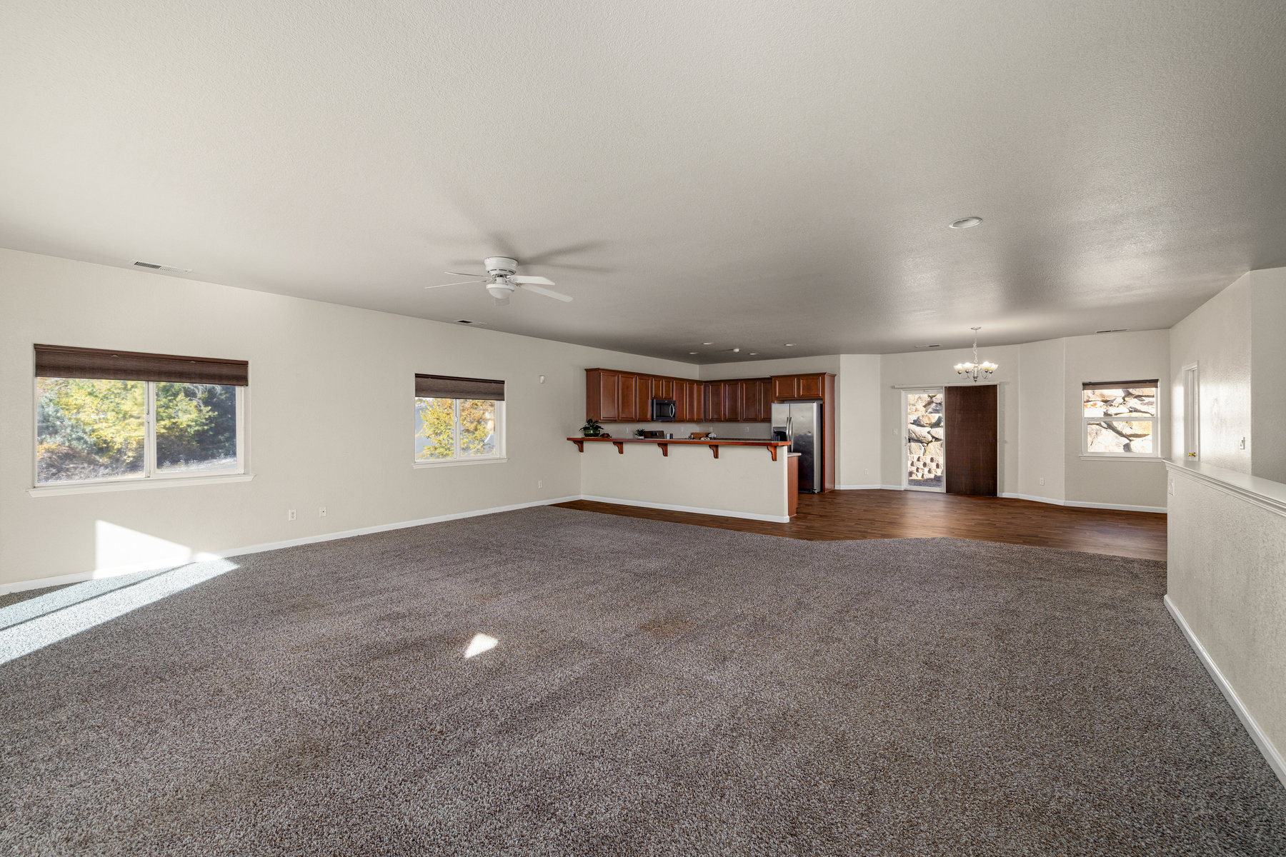905 Demos Ct 