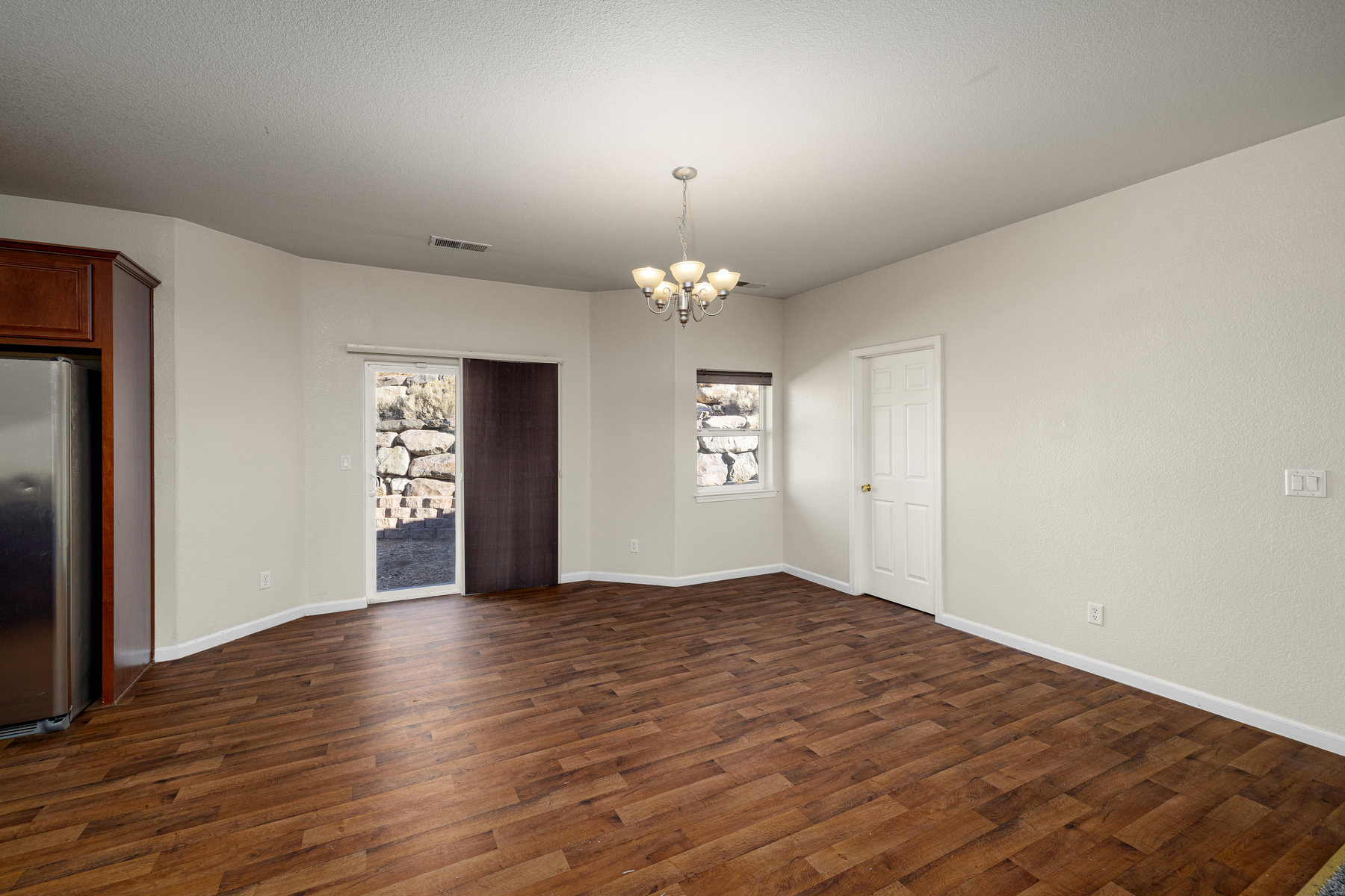 905 Demos Ct 