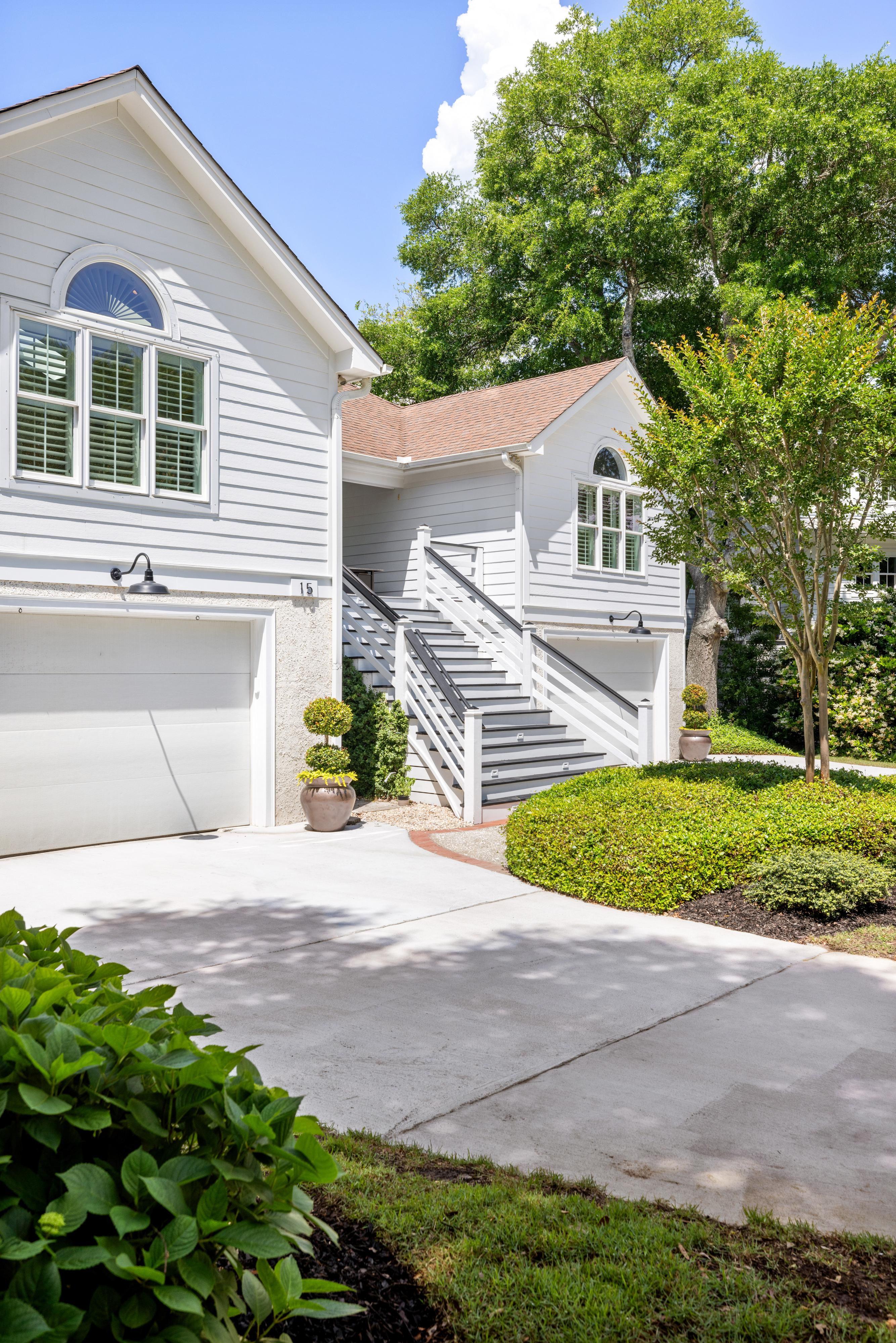 15 44th Avenue