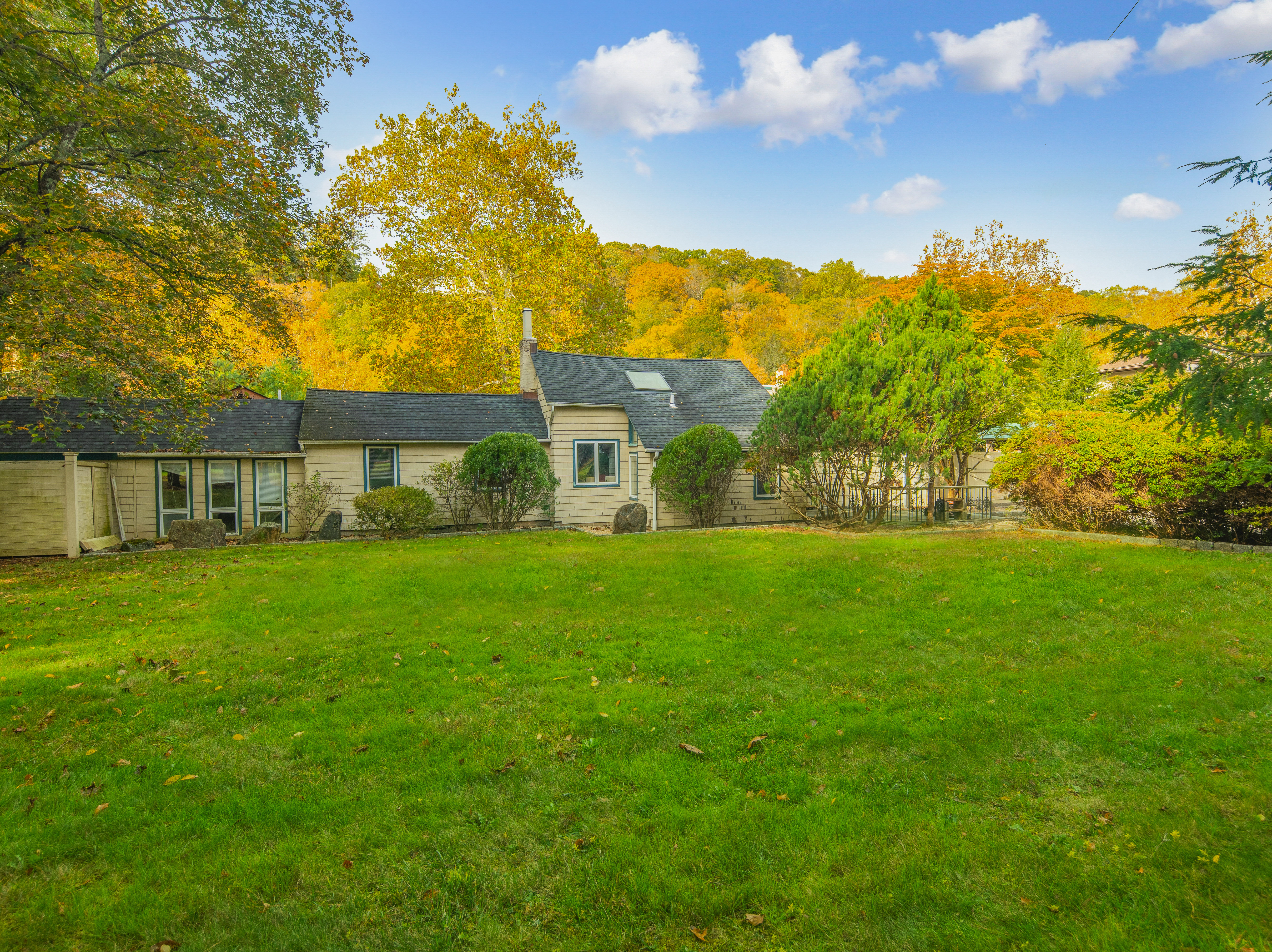 260 Lyons Plain Road
