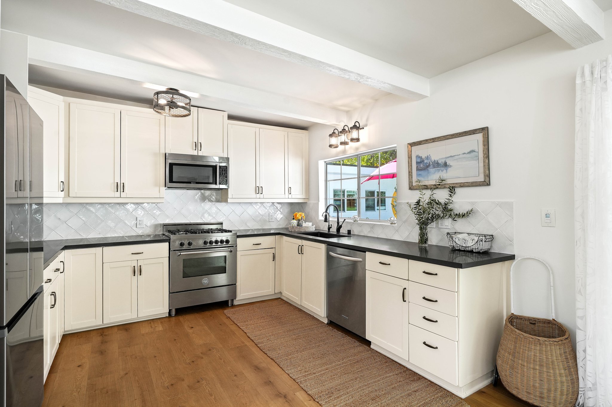 3493 Mandeville Canyon Road