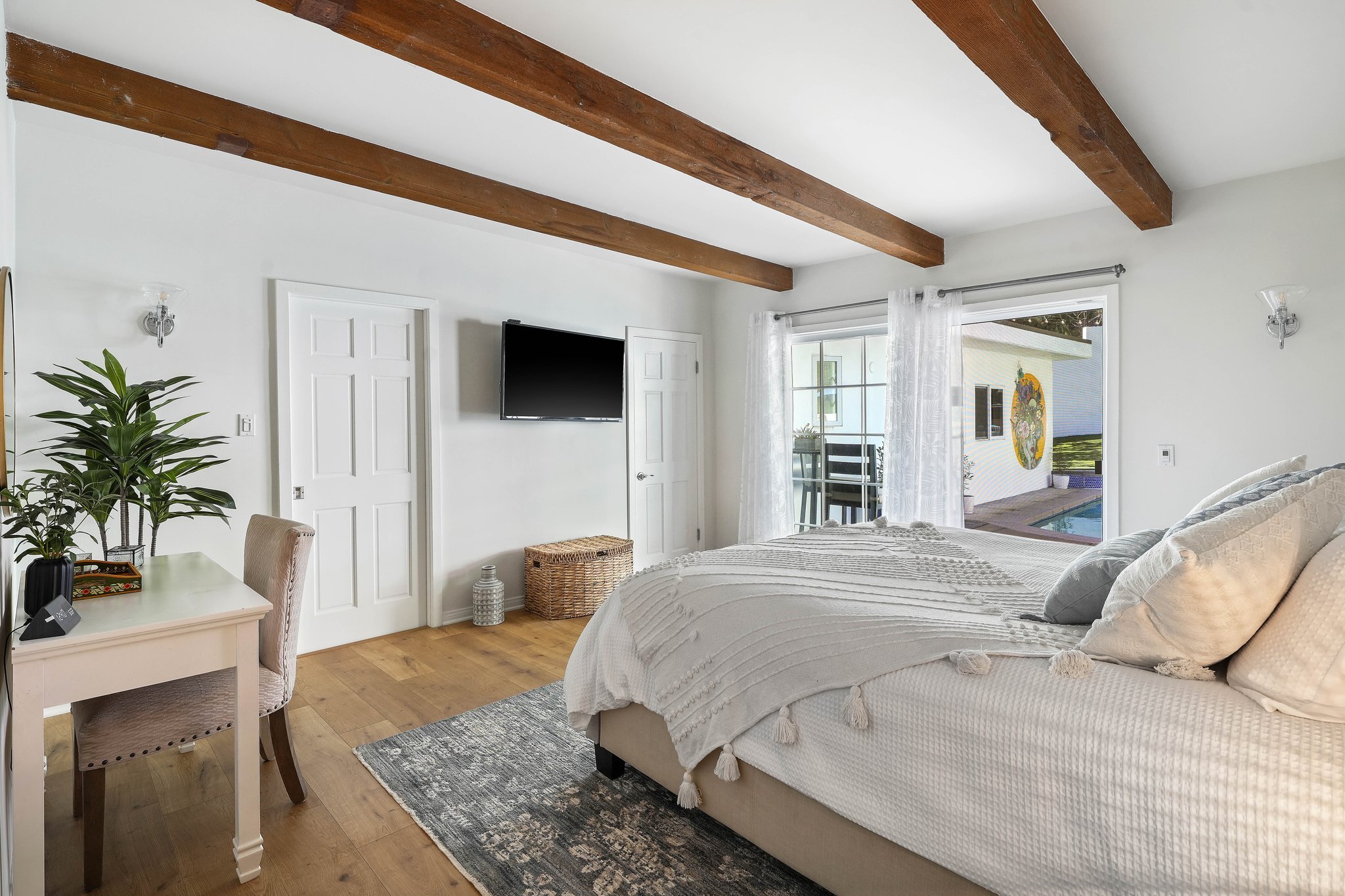 3493 Mandeville Canyon Road