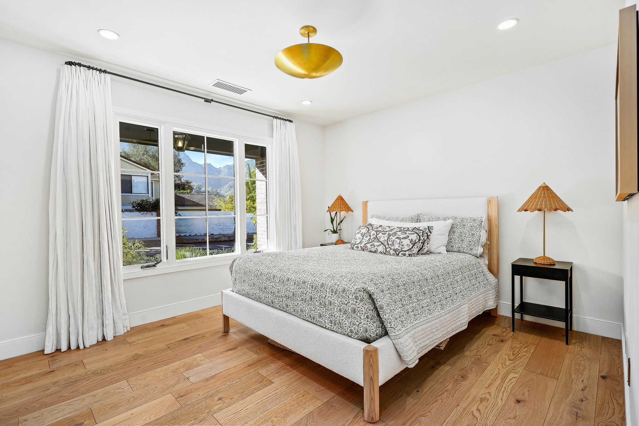 1390 Avenida De Cortez