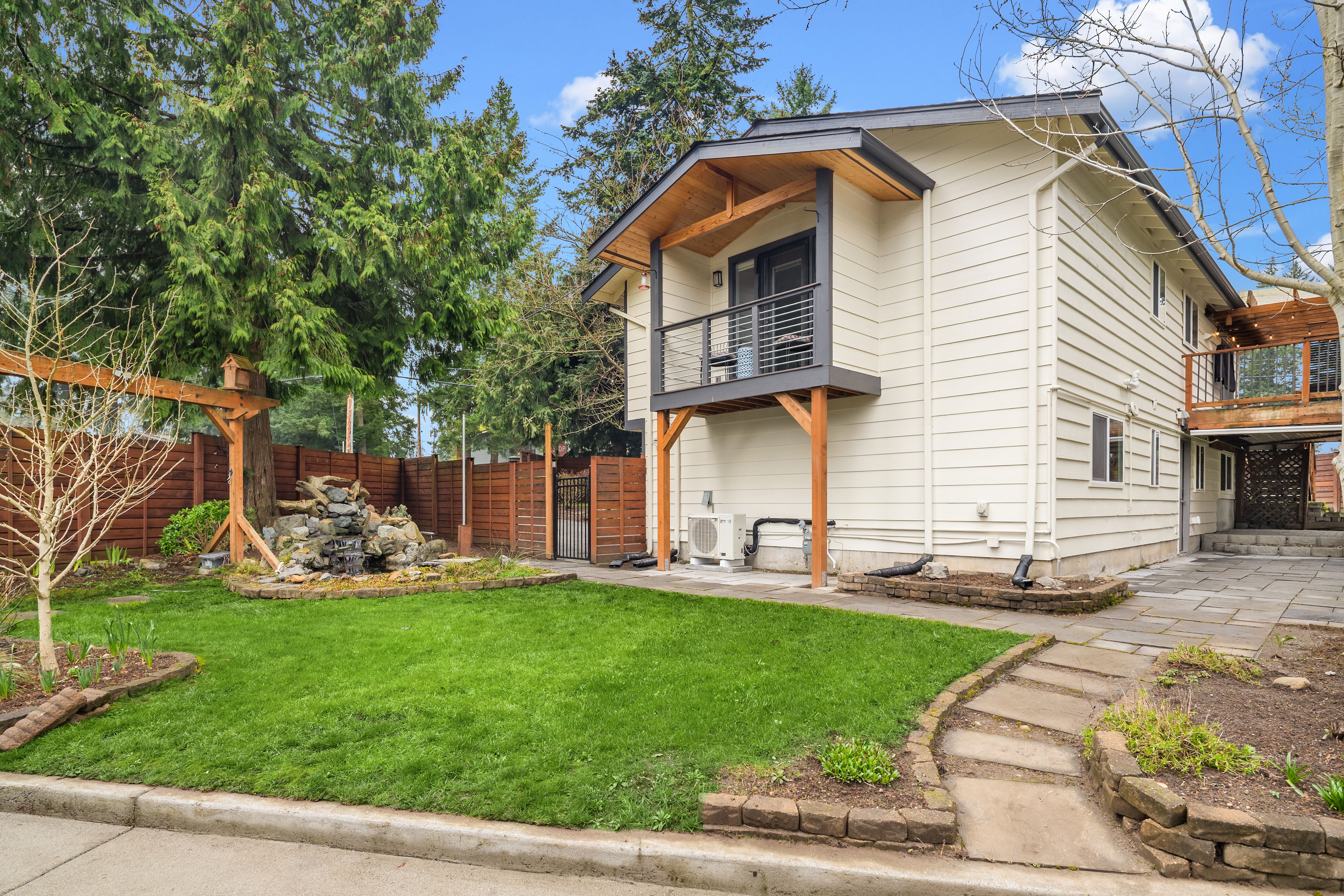 8704 NE 133rd Place, Kirkland, WA 98034 