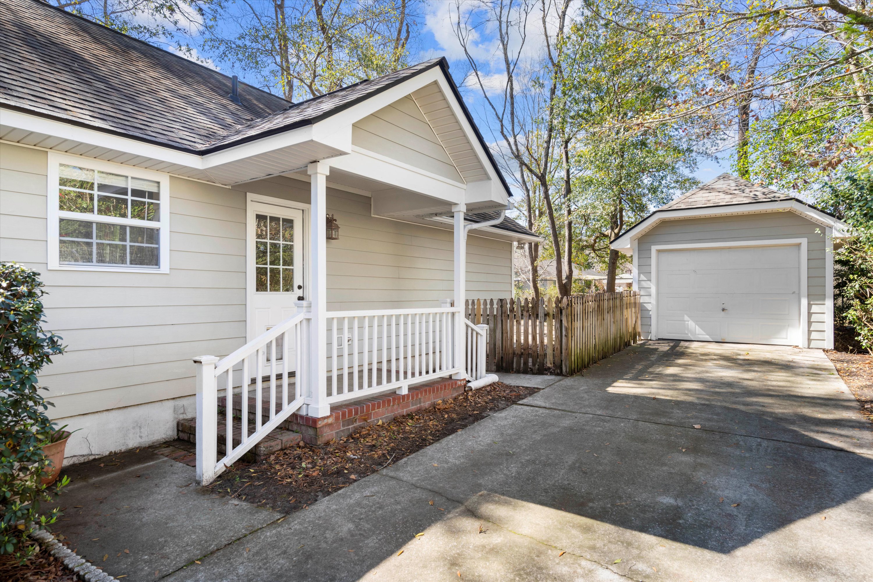 25 Oak Forest Drive