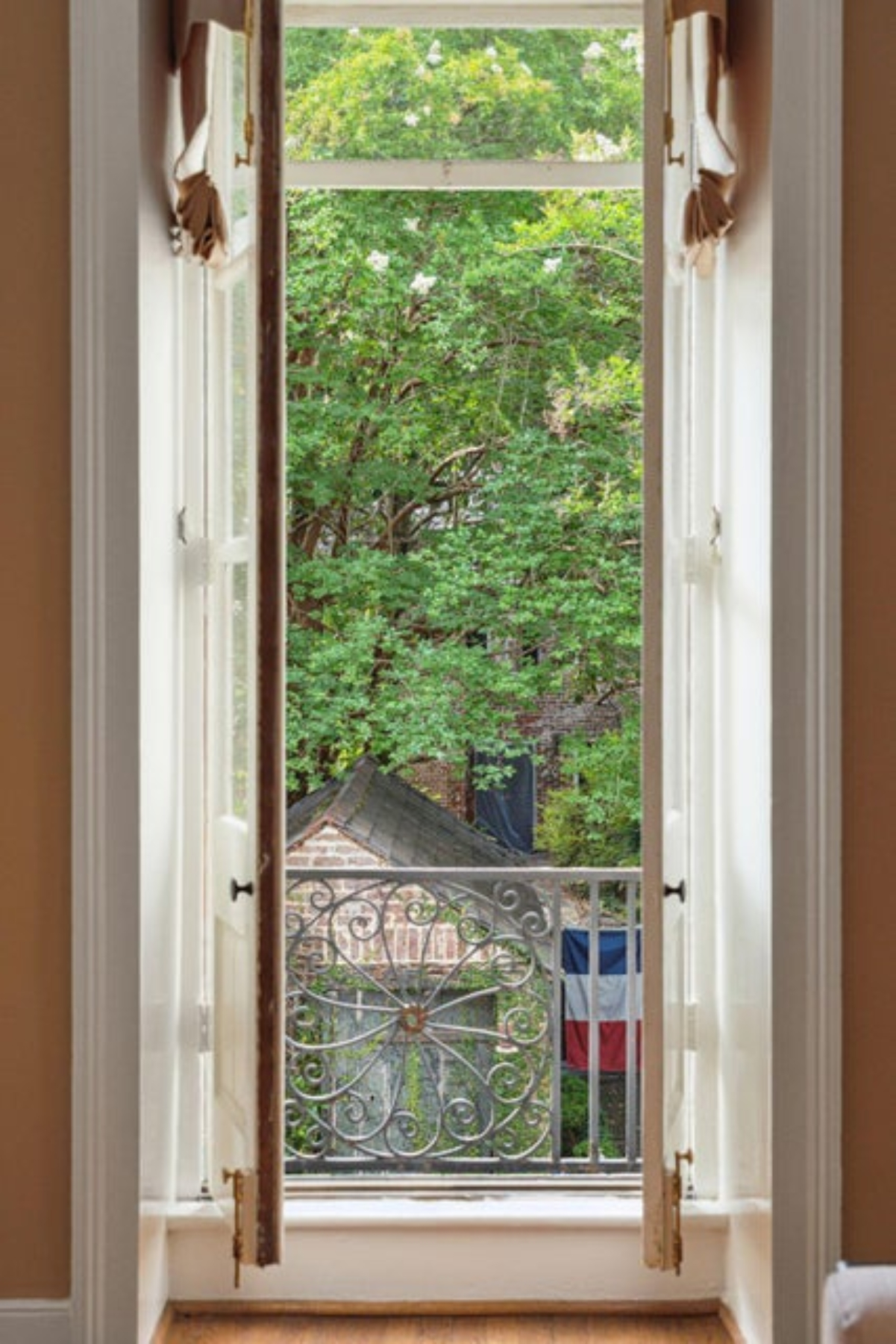 2 Bedons Alley