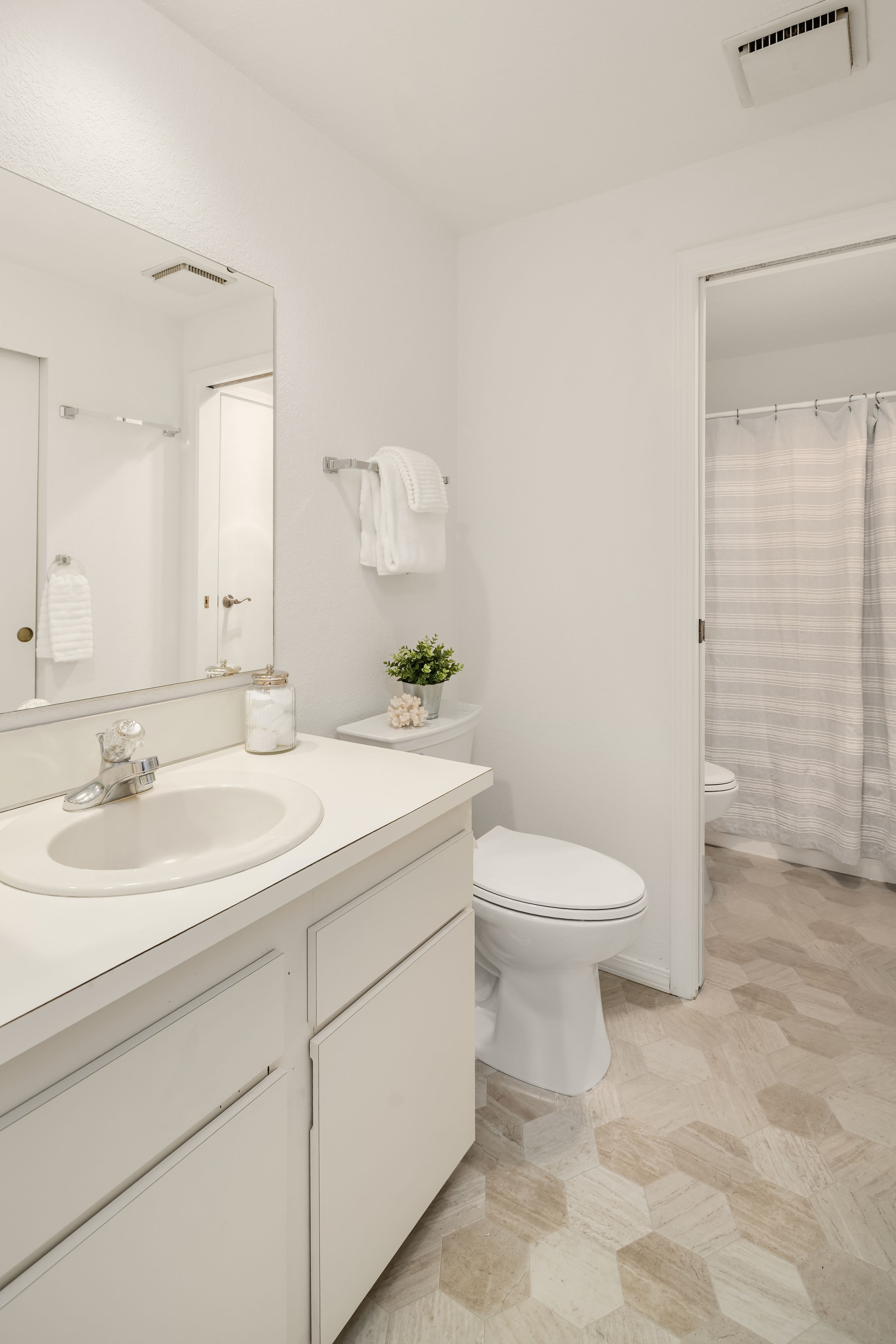 1319 S Puget Dr Unit #D34 