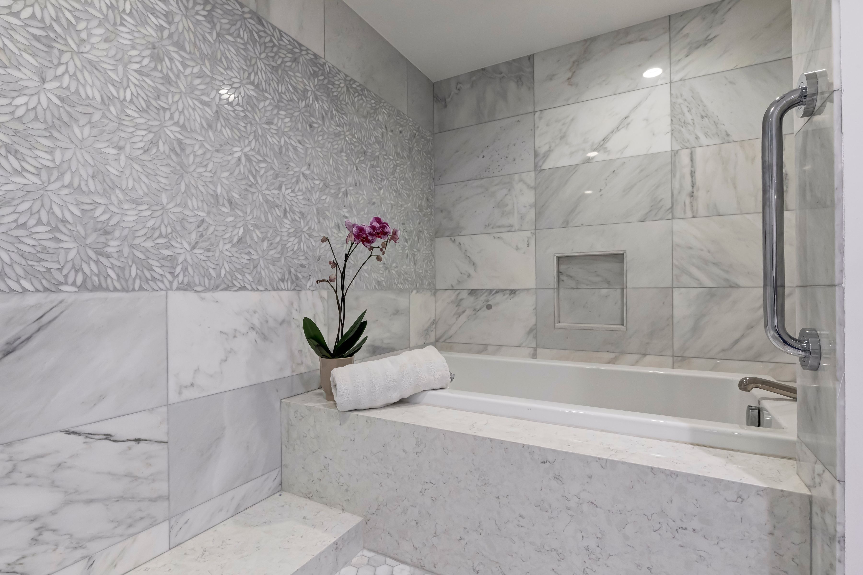 211 South Spalding Drive 403S
